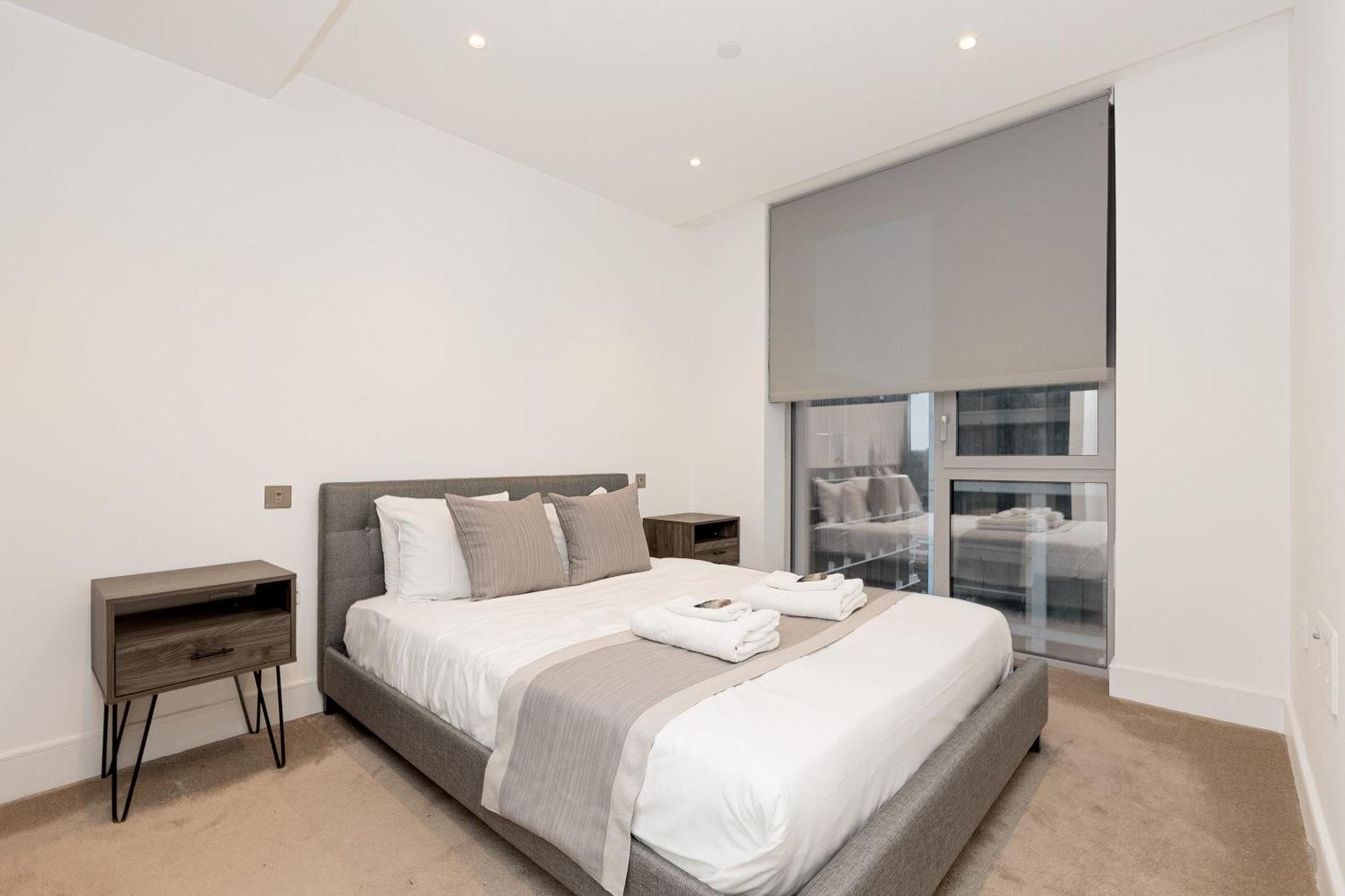 New Listing! 2br Flat, Battersea Park Station 5 Mn * London