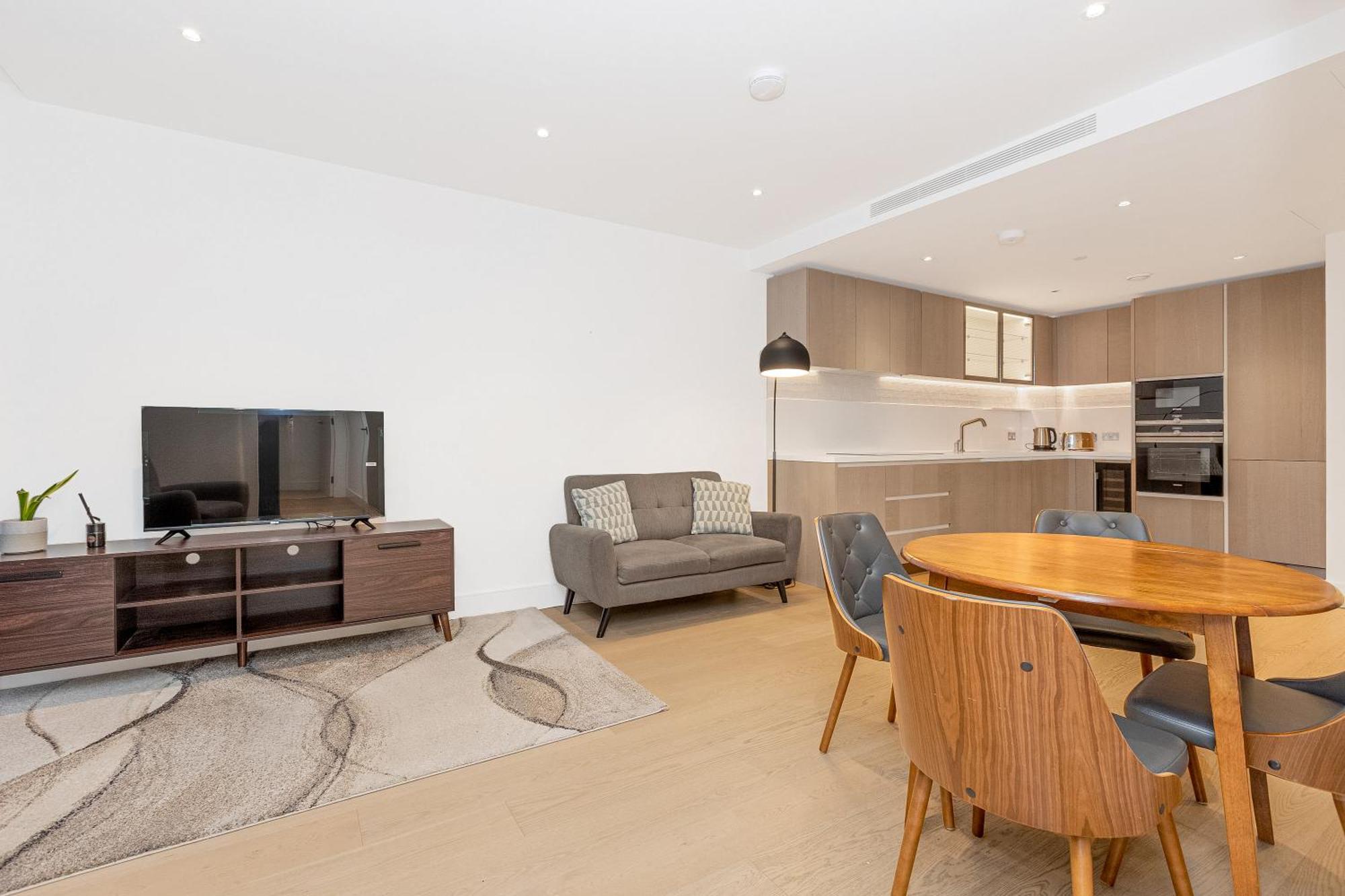 New Listing! 2br Flat, Battersea Park Station 5 Mn * London