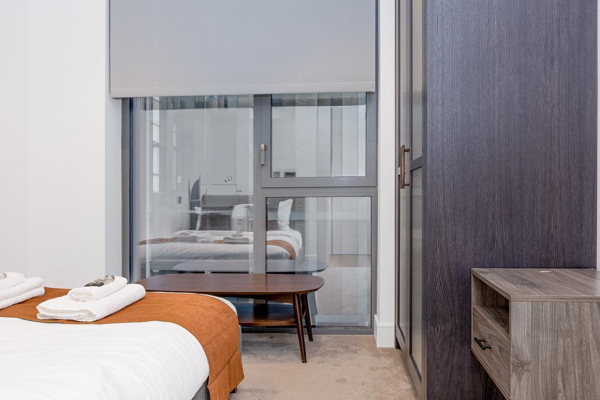 New Listing! 2br Flat, Battersea Park Station 5 Mn * London
