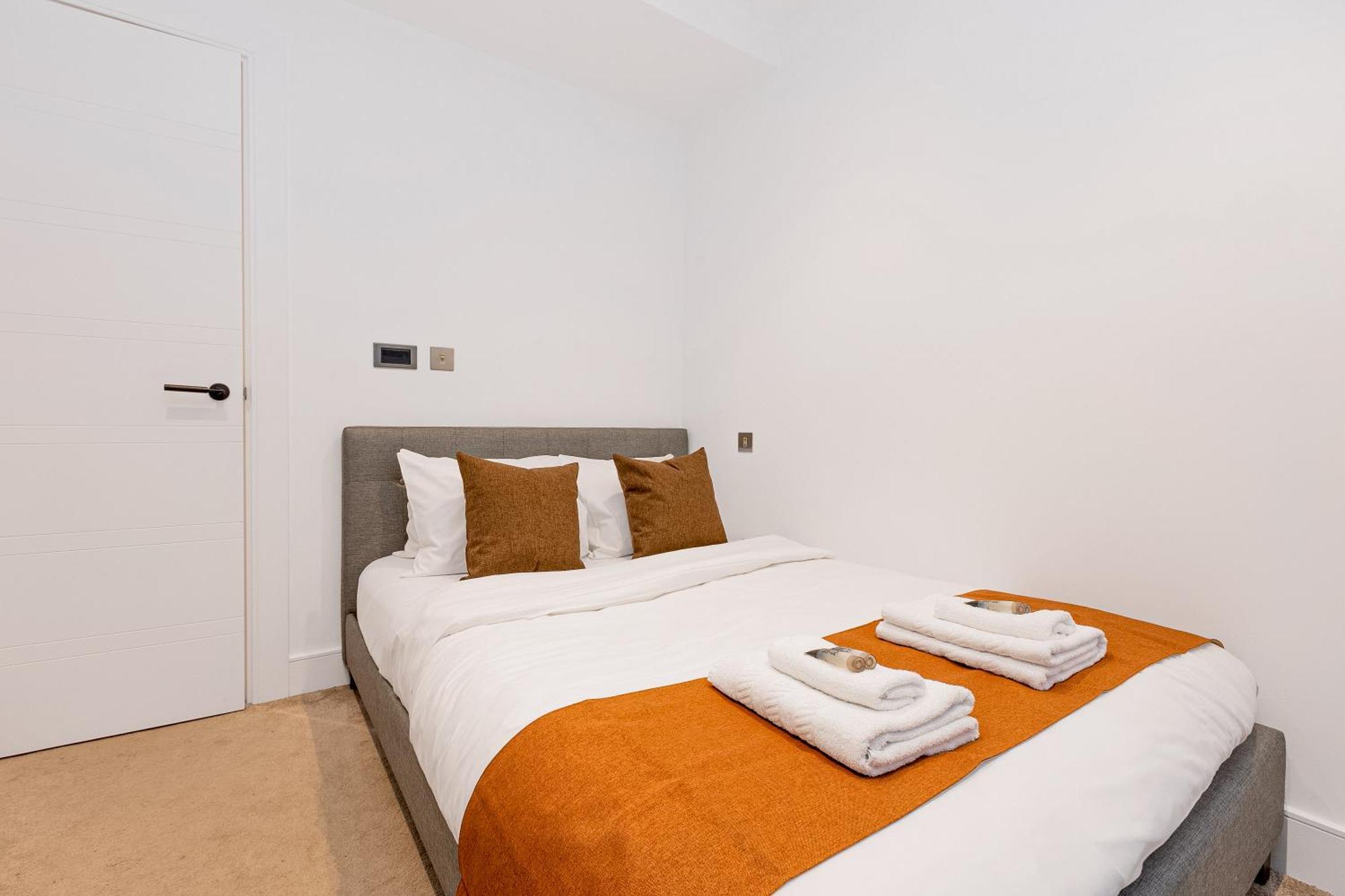 New Listing! 2br Flat, Battersea Park Station 5 Mn