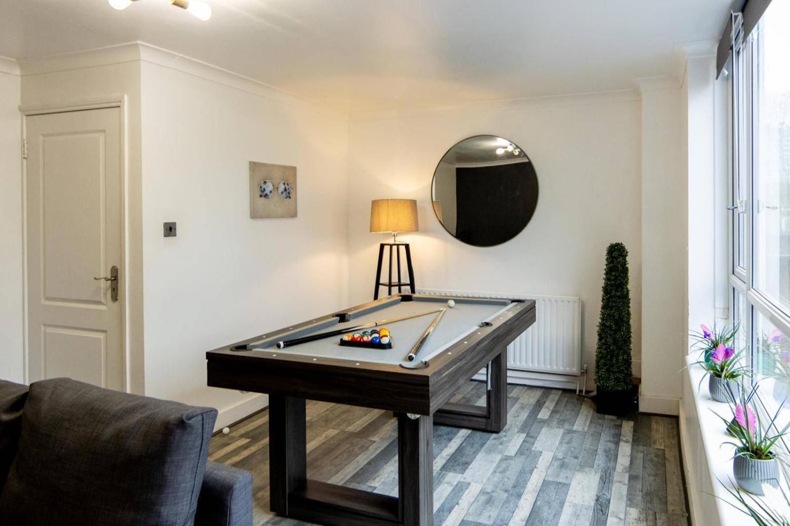 Holiday home Housesleep14-freep-garden-bbq-patio-pooltable London