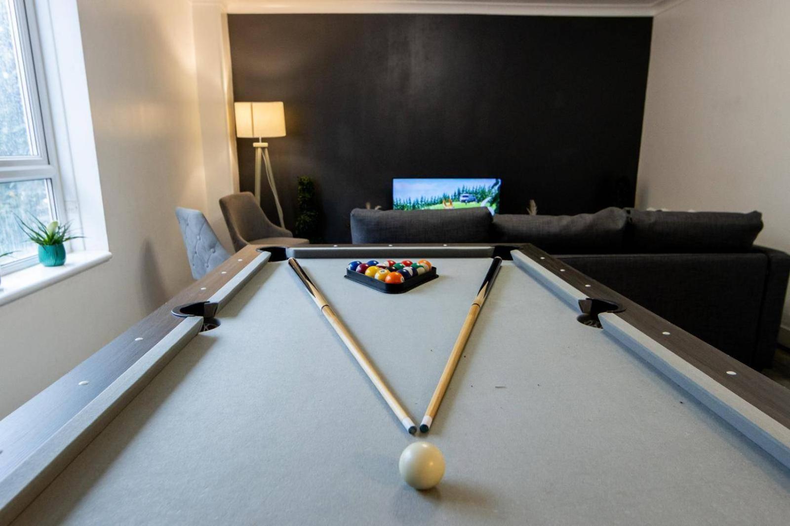 Housesleep14-freep-garden-bbq-patio-pooltable *