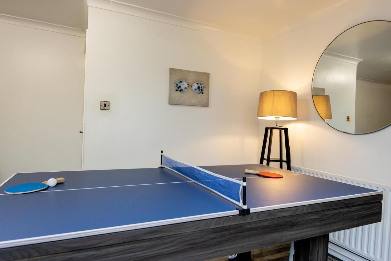 Holiday home Housesleep14-freep-garden-bbq-patio-pooltable London