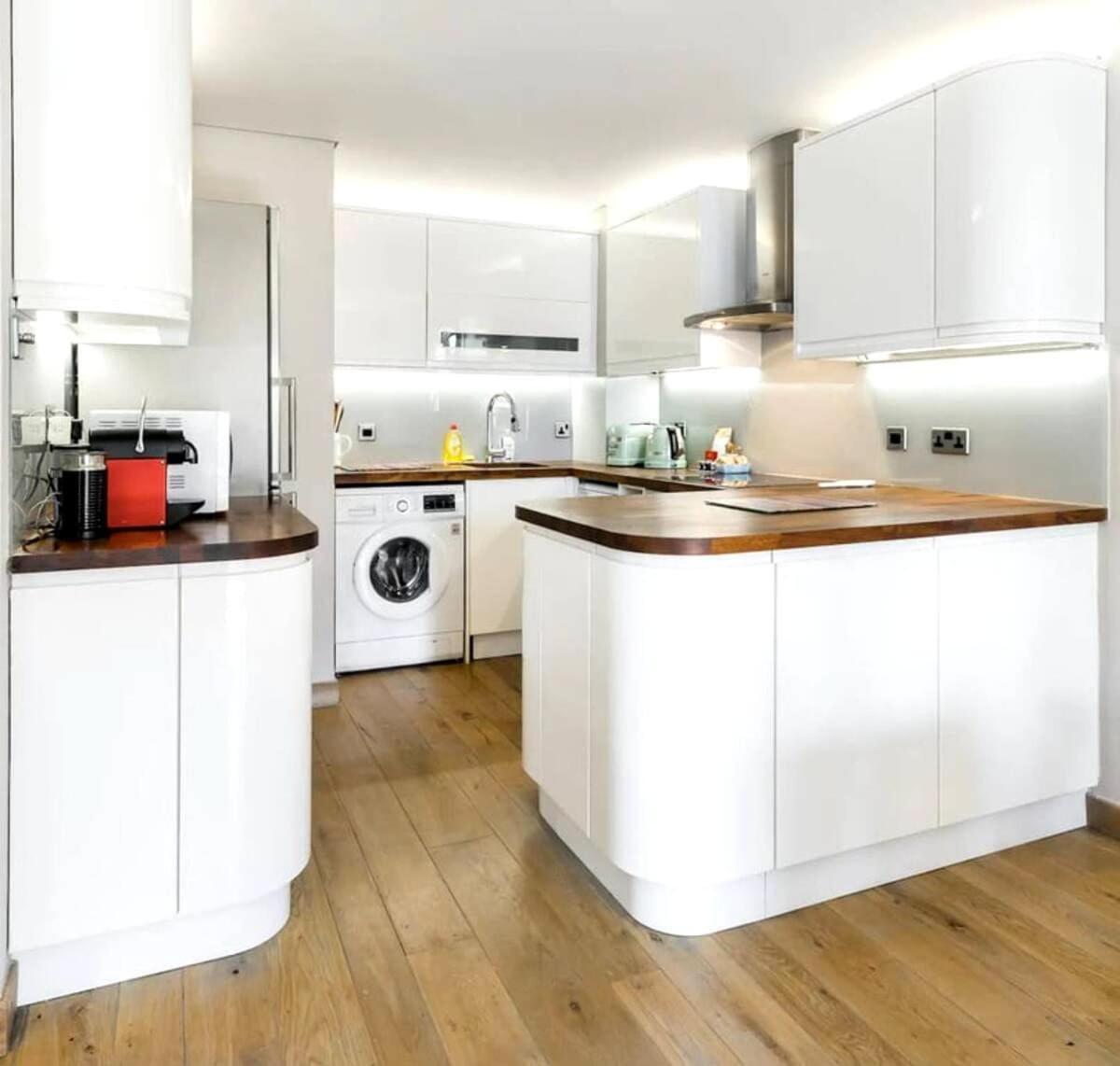 Modern Flat On Regent's Canal