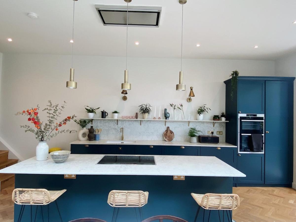 Newly Renovated 4 Bed - North *