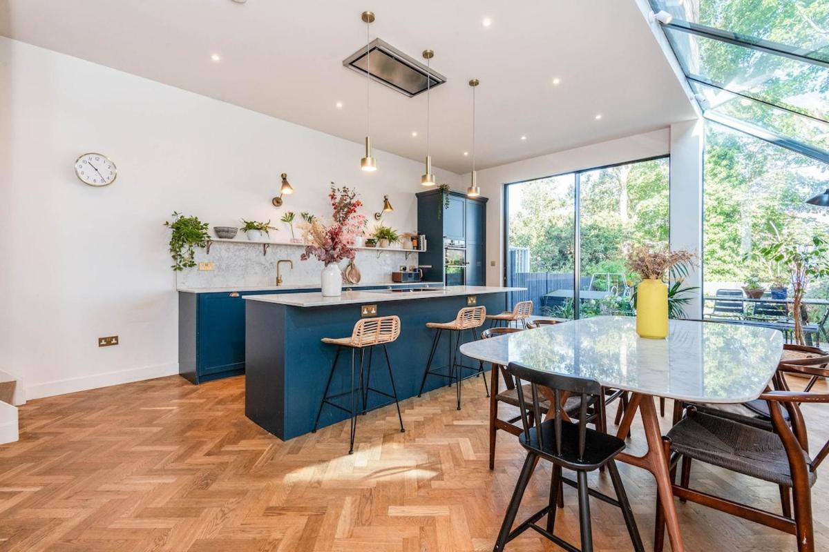 Newly Renovated 4 Bed - North Holiday home London