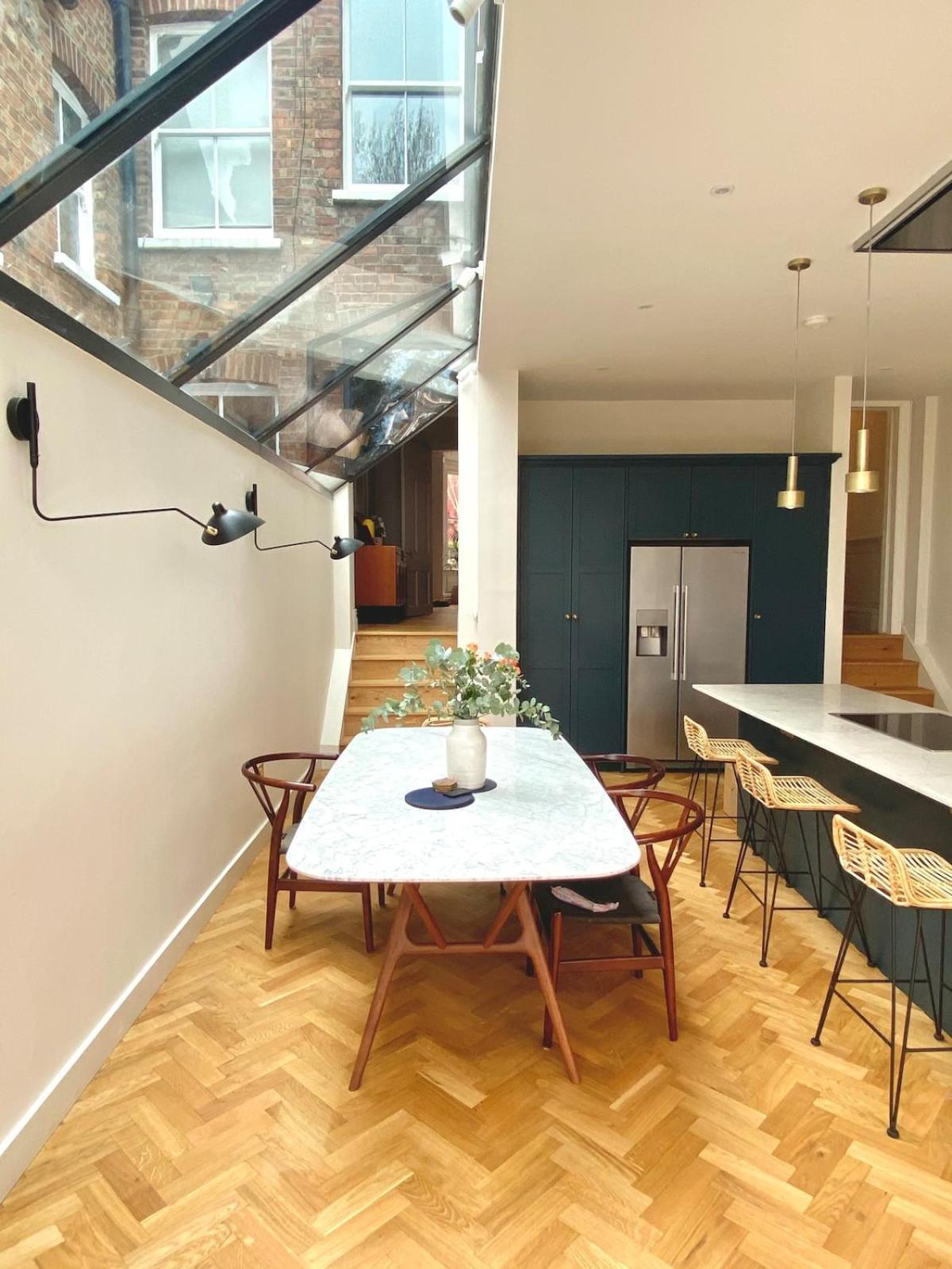 Newly Renovated 4 Bed - North *