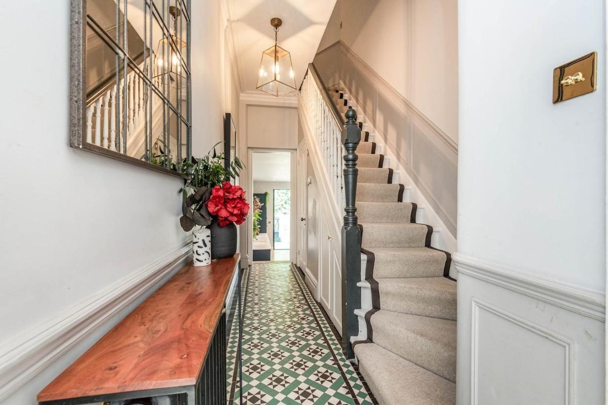 Newly Renovated 4 Bed - North * London
