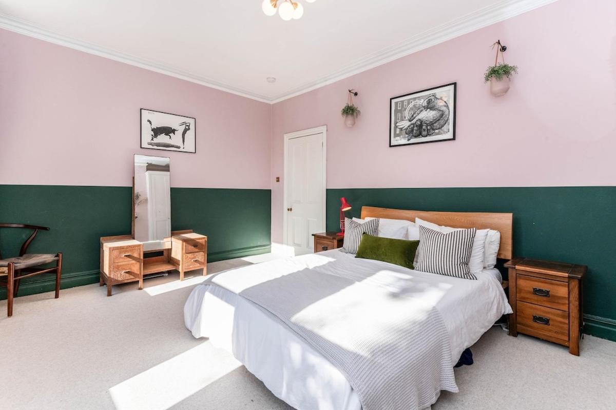Newly Renovated 4 Bed - North * London