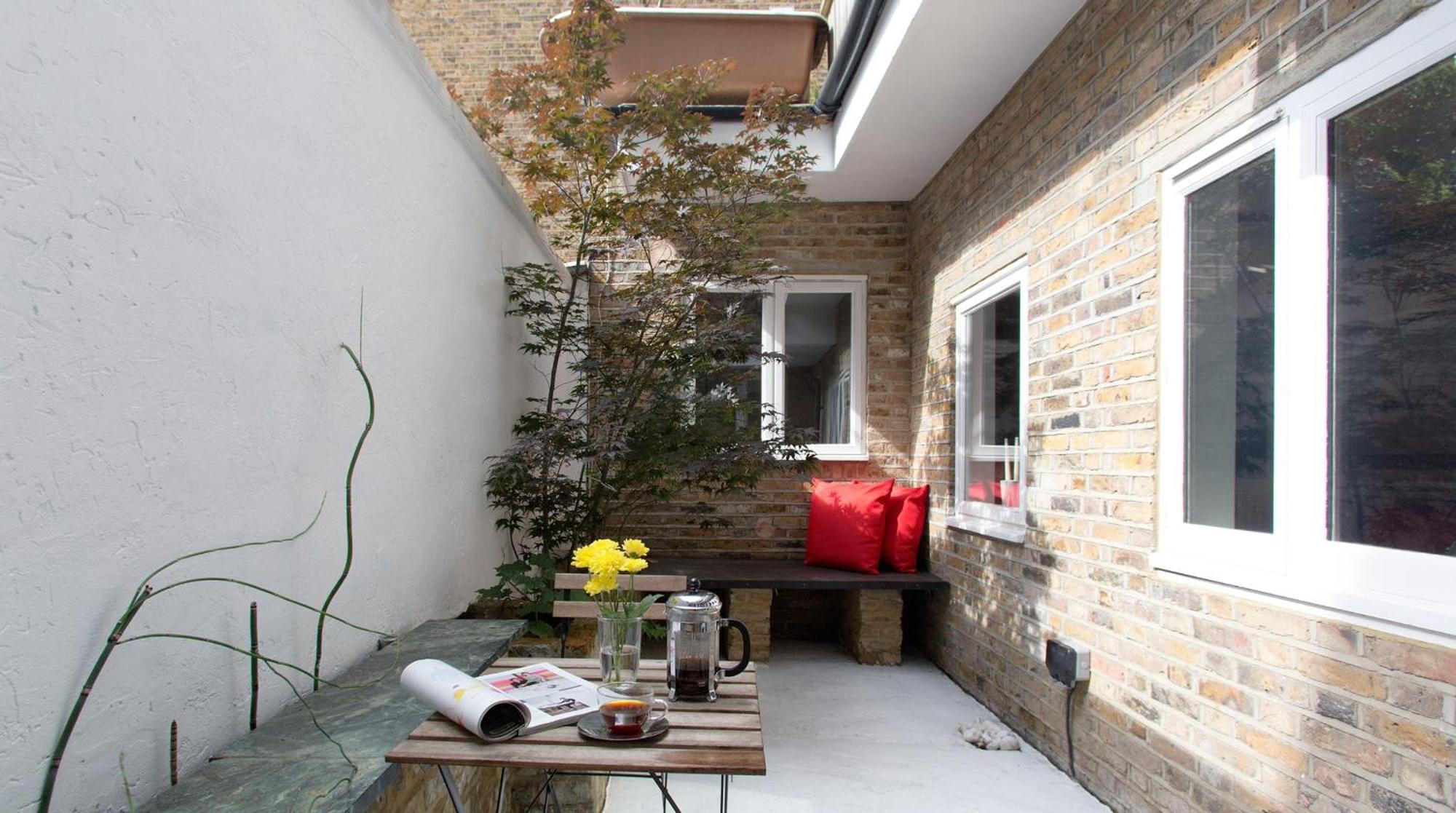 Apartment Quiet Queen's Park Courtyard Flat London