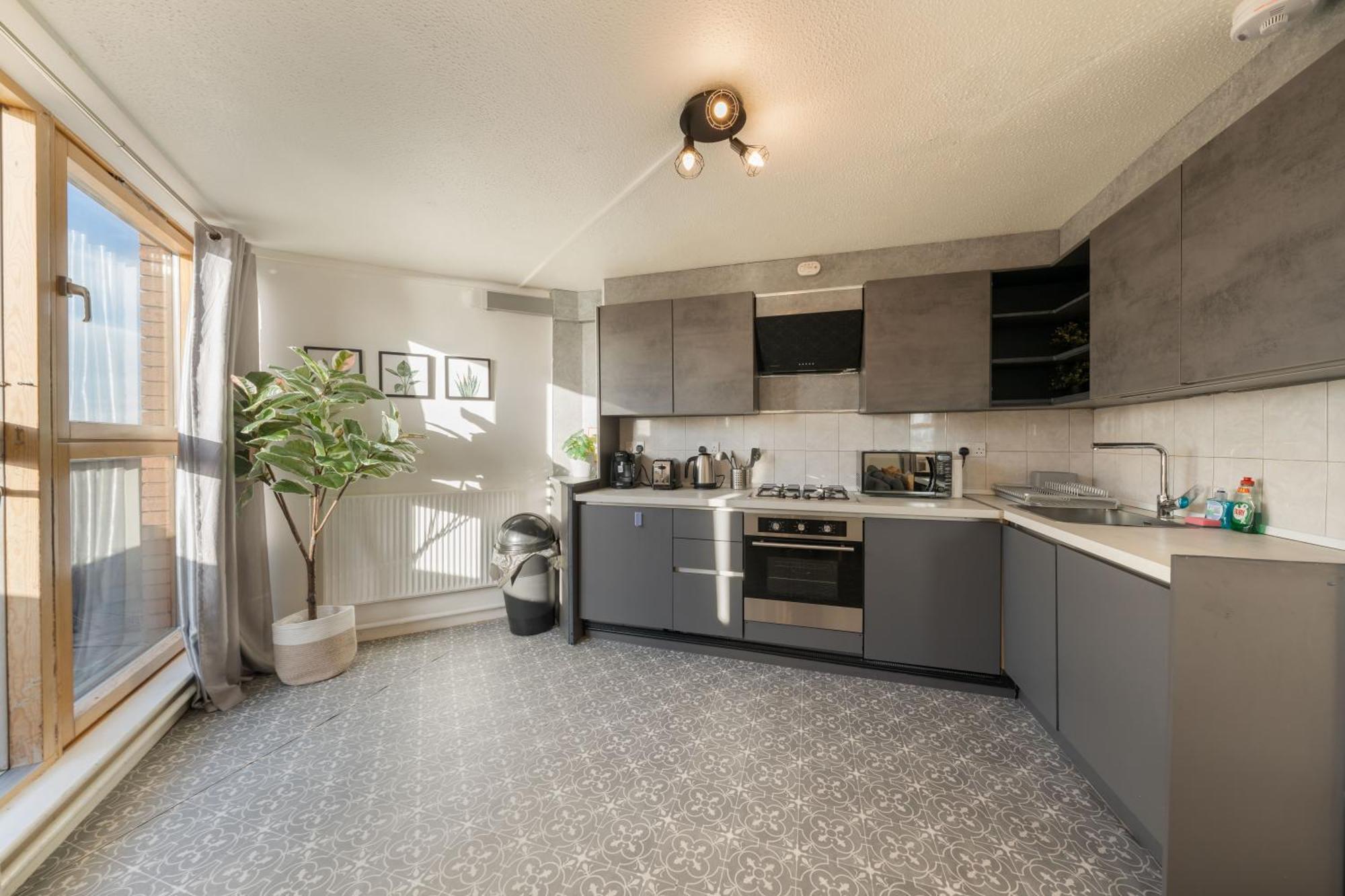 3 Bed Luxury In Chelsea, 2 King Size Bed, 1 Double Bed, Ideal For Families London
