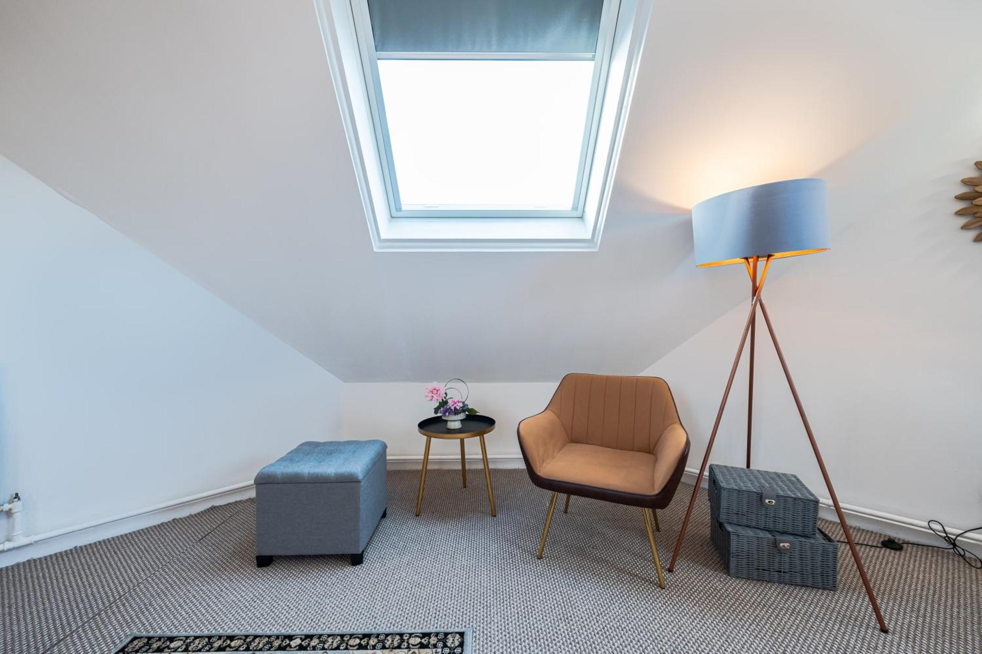 3 Bed Luxury In Chelsea, 2 King Size Bed, 1 Double Bed, Ideal For Families Apartment