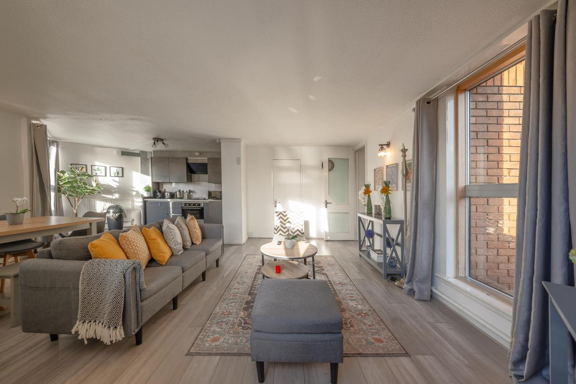 3 Bed Luxury In Chelsea, 2 King Size Bed, 1 Double Bed, Ideal For Families *