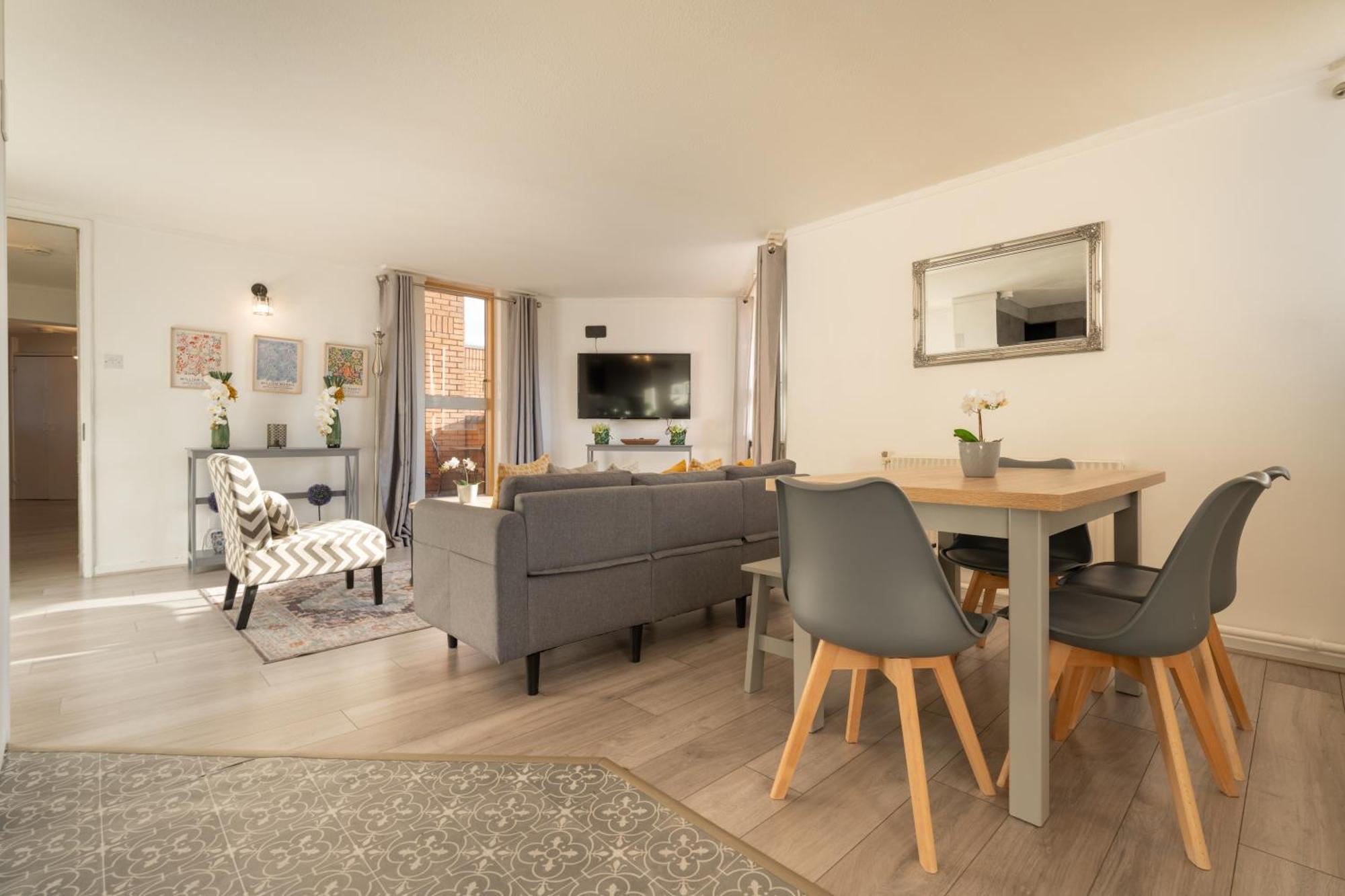 3 Bed Luxury In Chelsea, 2 King Size Bed, 1 Double Bed, Ideal For Families