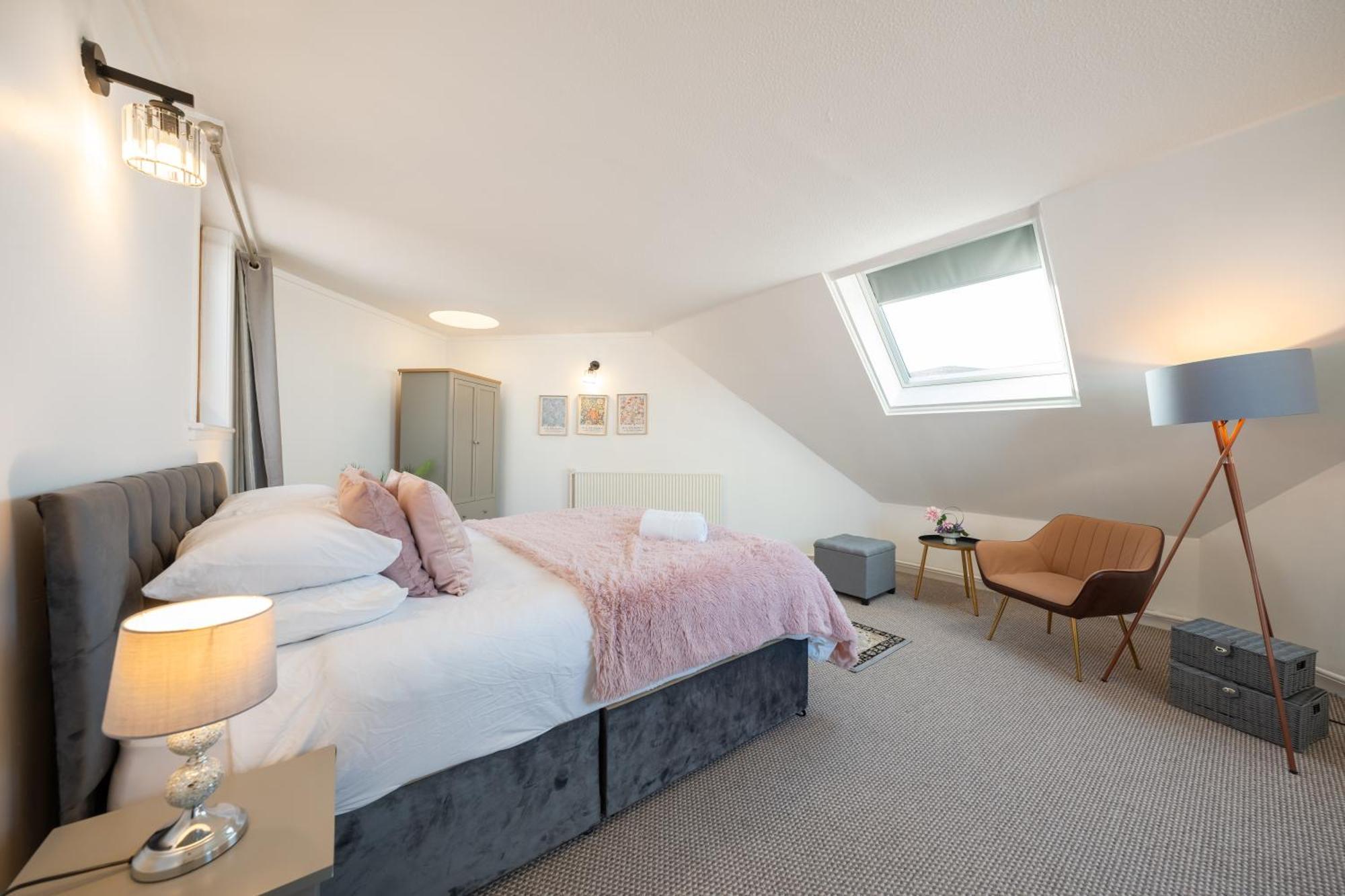 3 Bed Luxury In Chelsea, 2 King Size Bed, 1 Double Bed, Ideal For Families