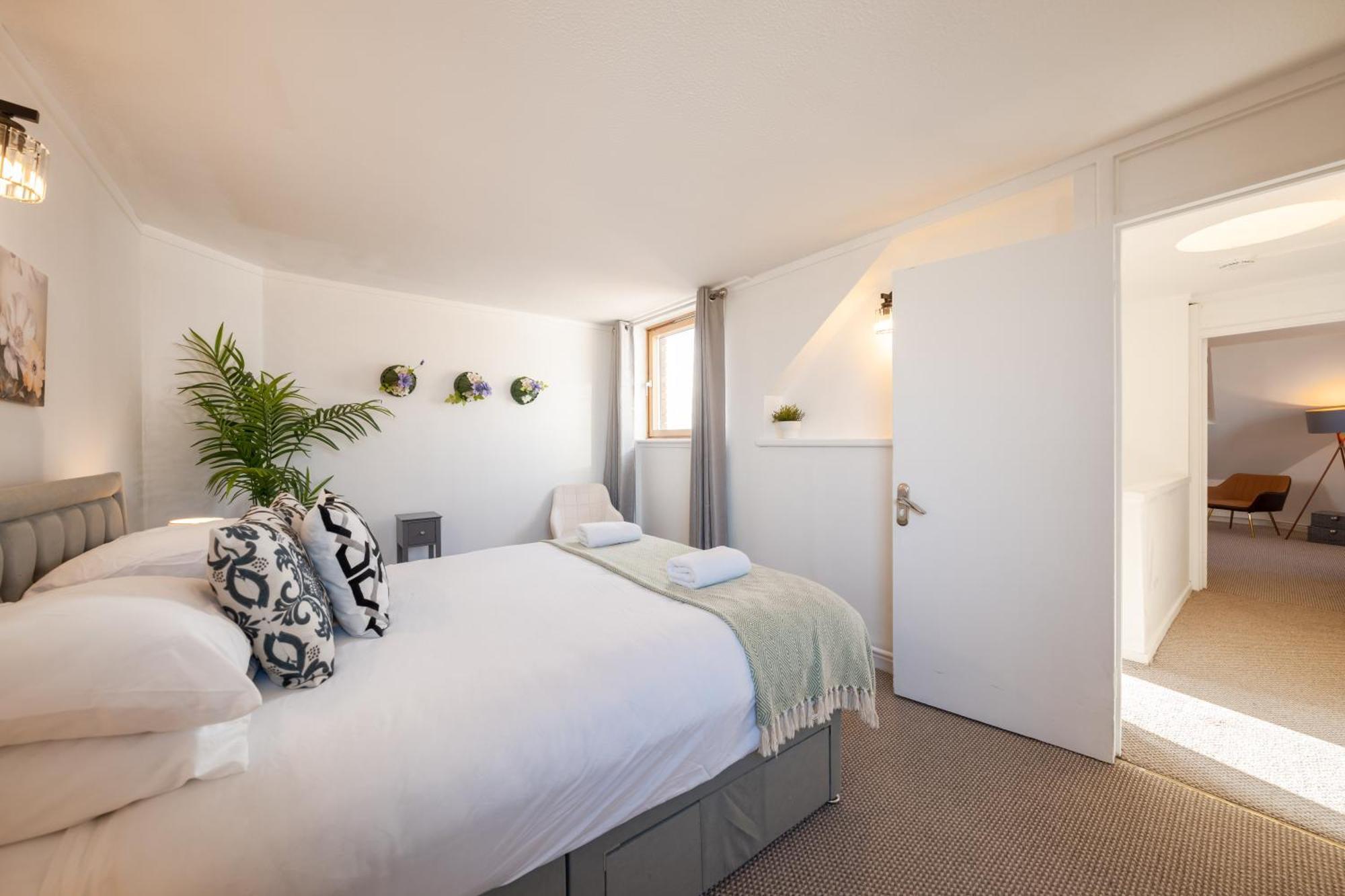 3 Bed Luxury In Chelsea, 2 King Size Bed, 1 Double Bed, Ideal For Families