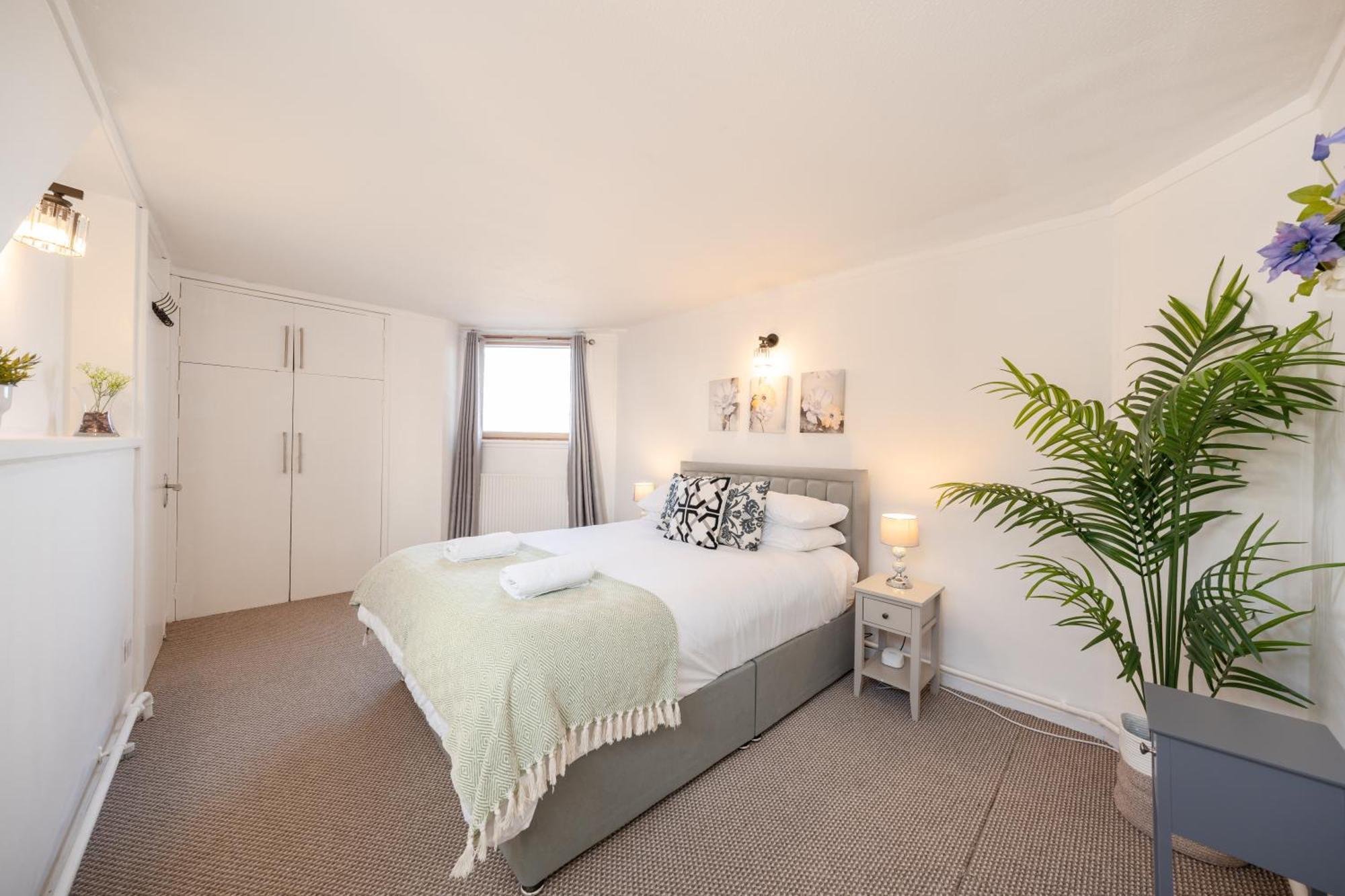 Apartment 3 Bed Luxury In Chelsea, 2 King Size Bed, 1 Double Bed, Ideal For Families