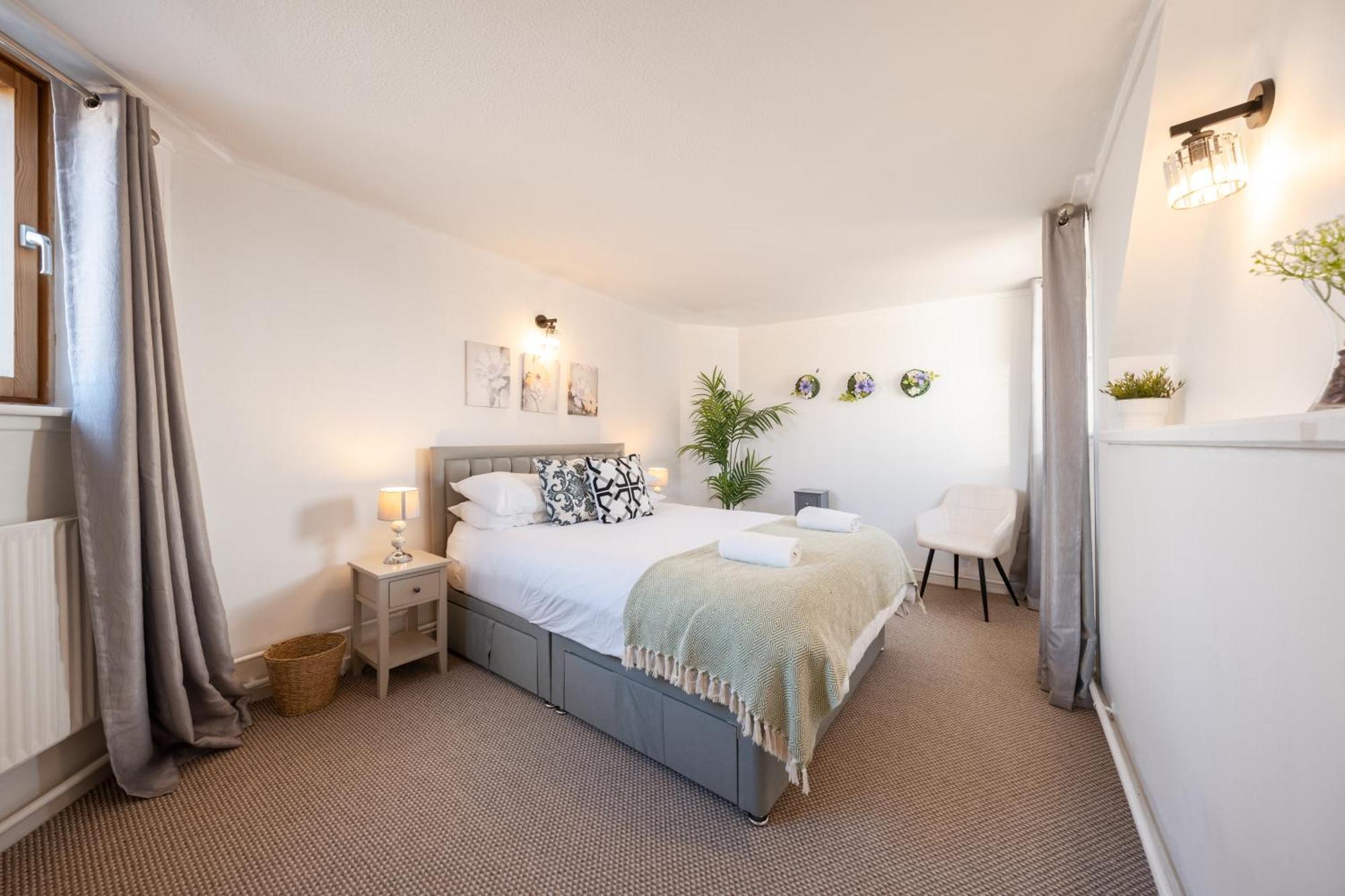 Apartment 3 Bed Luxury In Chelsea, 2 King Size Bed, 1 Double Bed, Ideal For Families