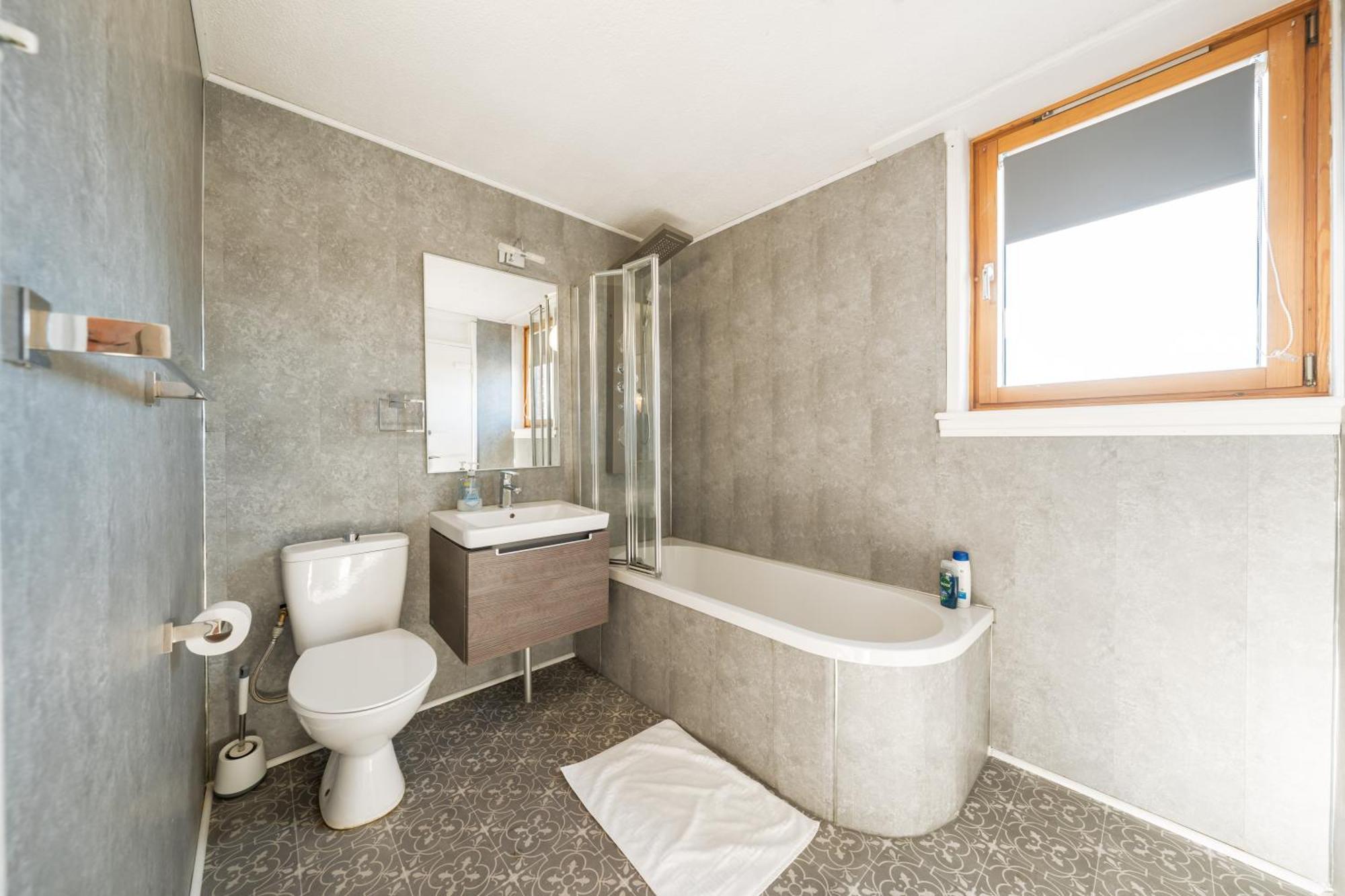 3 Bed Luxury In Chelsea, 2 King Size Bed, 1 Double Bed, Ideal For Families