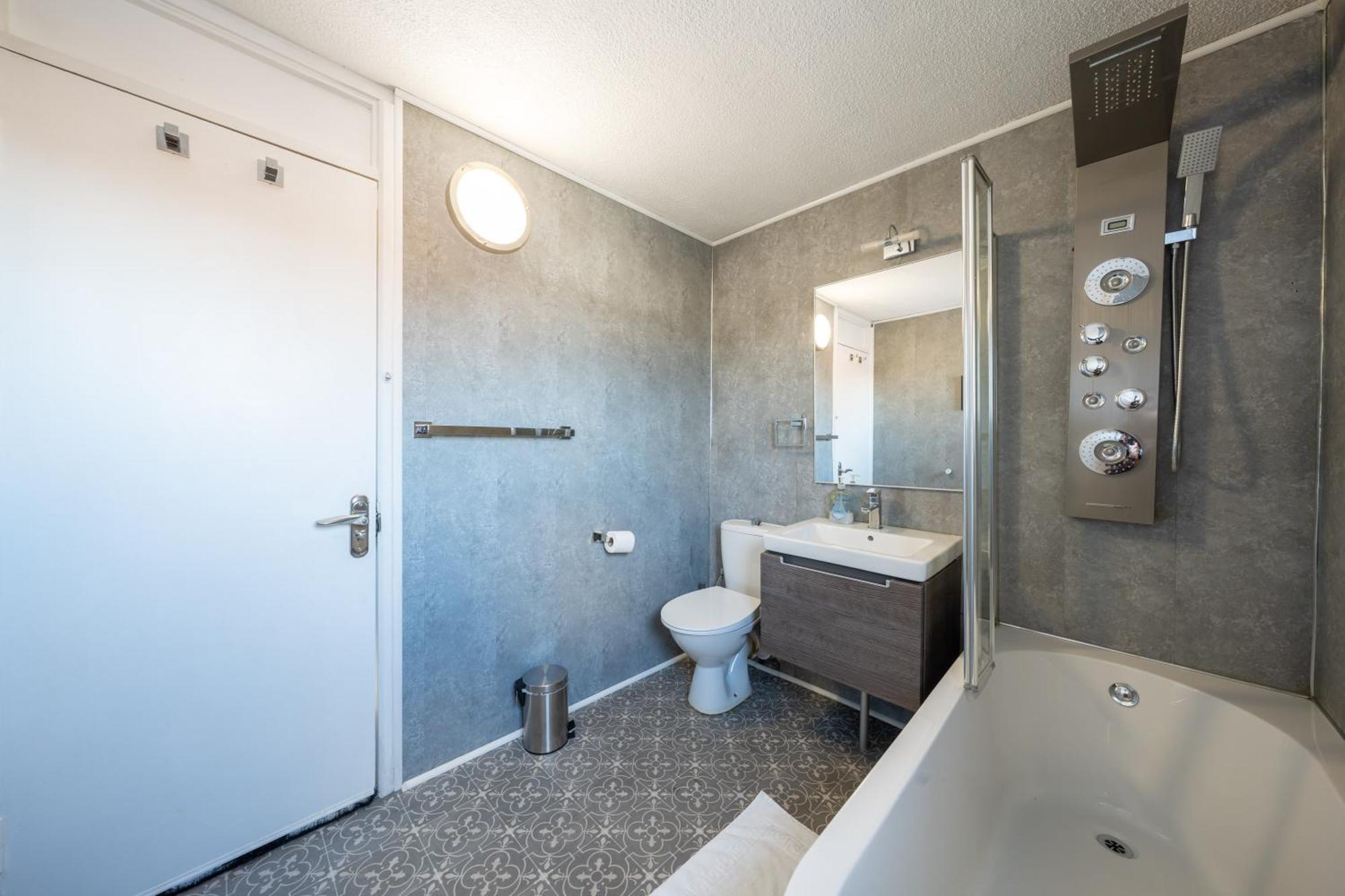 3 Bed Luxury In Chelsea, 2 King Size Bed, 1 Double Bed, Ideal For Families Apartment *