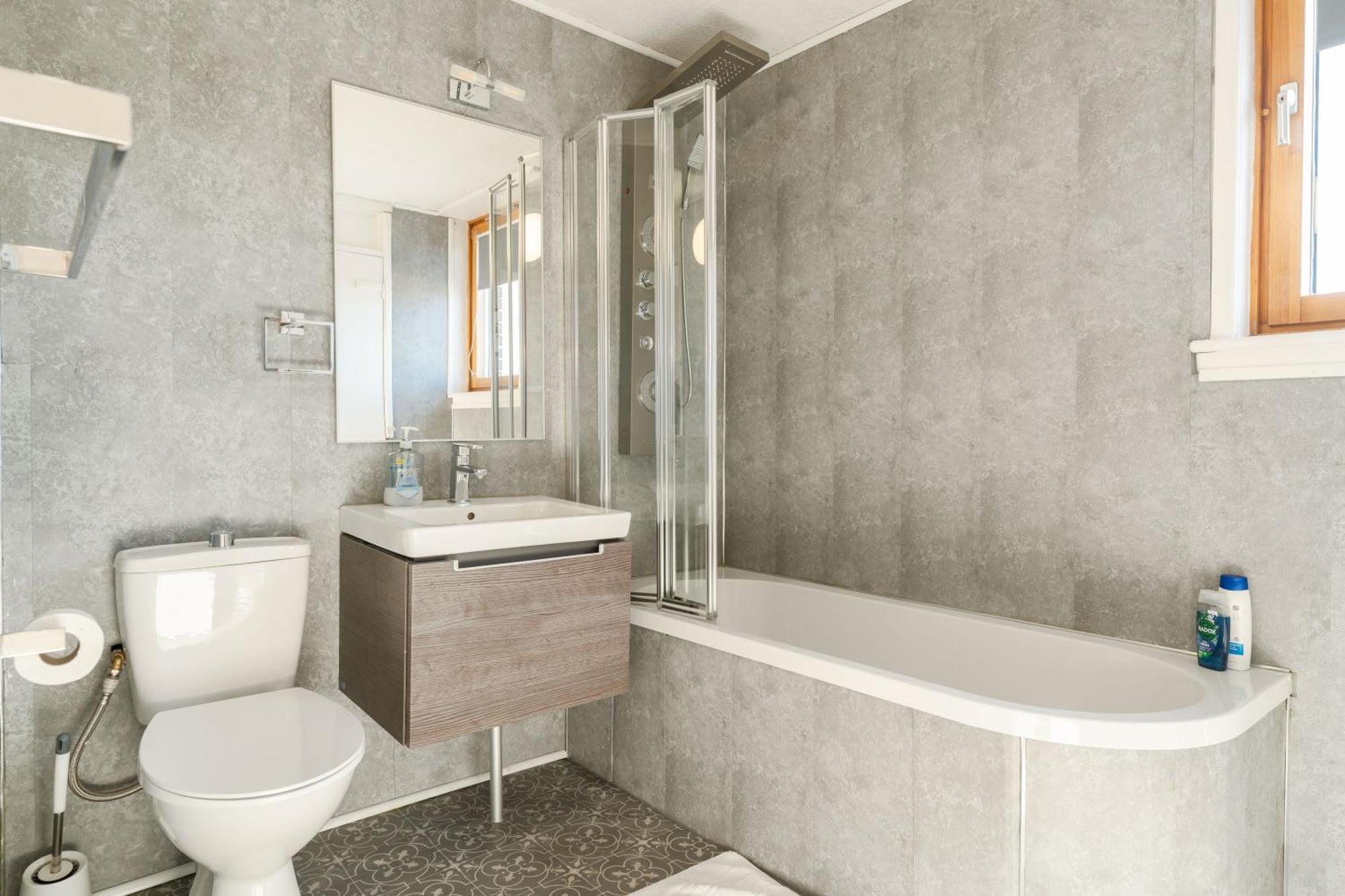 Apartment 3 Bed Luxury In Chelsea, 2 King Size Bed, 1 Double Bed, Ideal For Families *