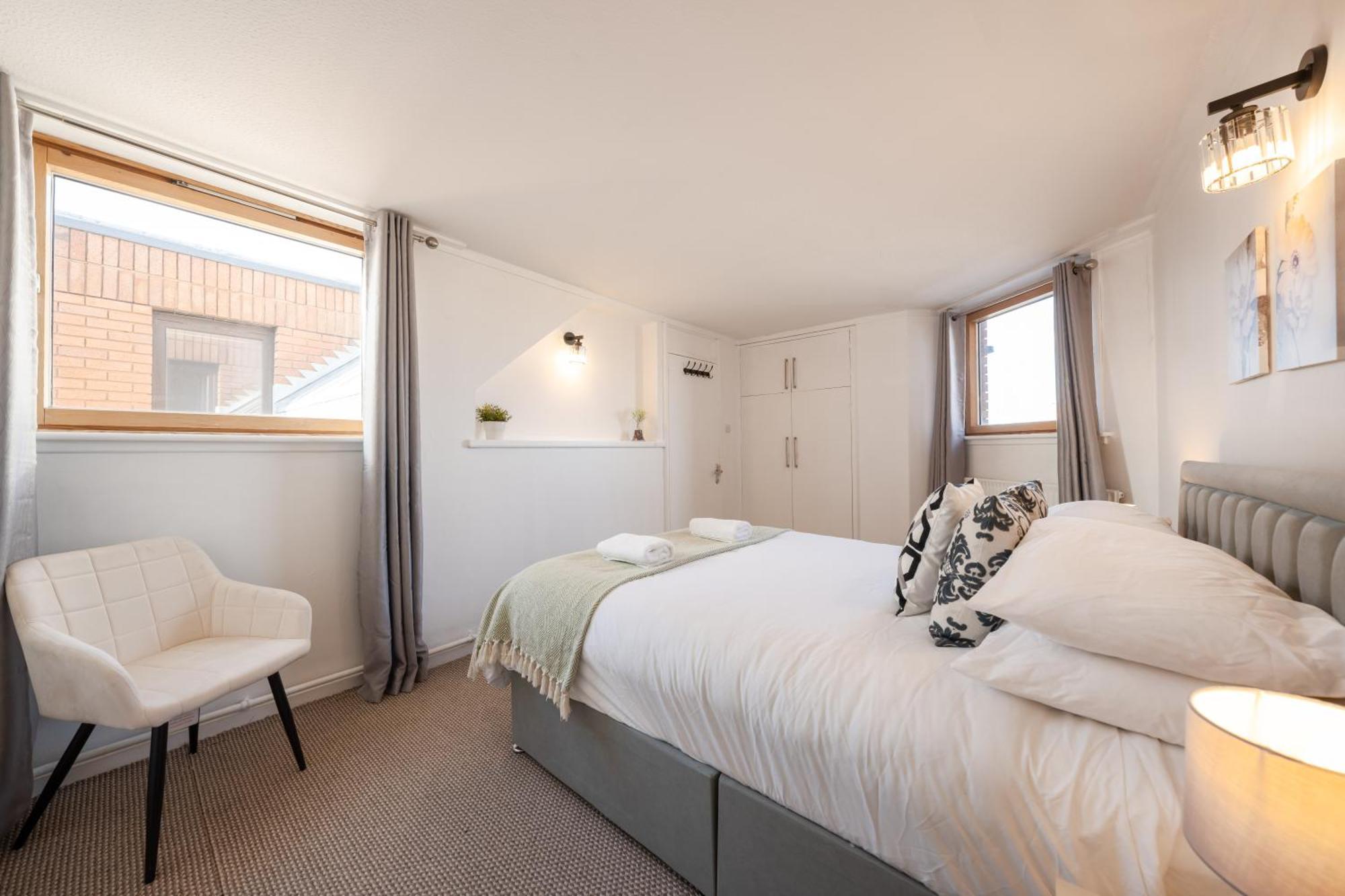 3 Bed Luxury In Chelsea, 2 King Size Bed, 1 Double Bed, Ideal For Families *