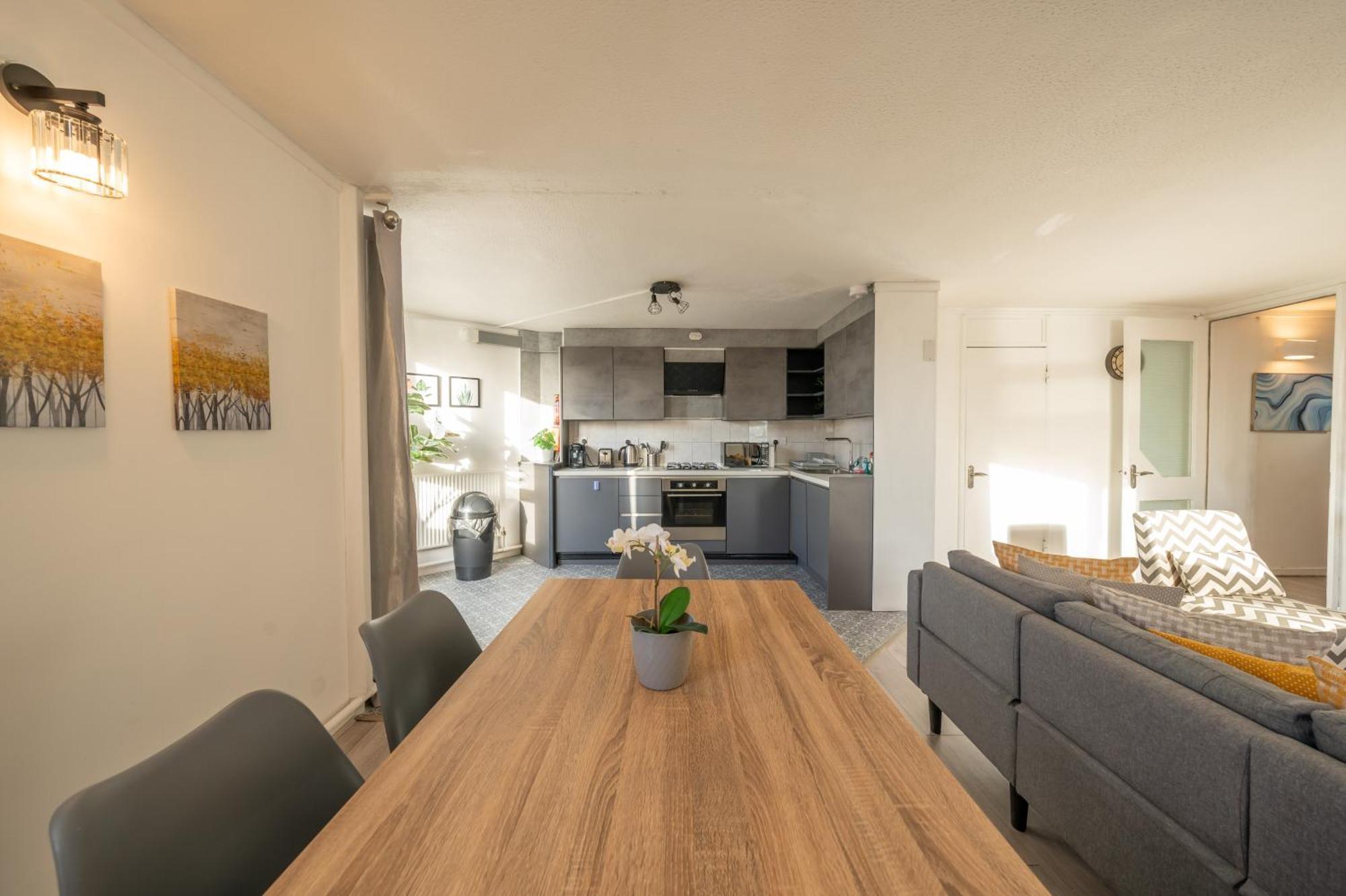 Apartment 3 Bed Luxury In Chelsea, 2 King Size Bed, 1 Double Bed, Ideal For Families London