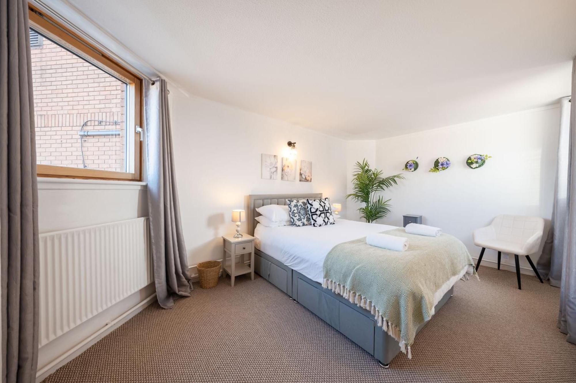 Apartment 3 Bed Luxury In Chelsea, 2 King Size Bed, 1 Double Bed, Ideal For Families *