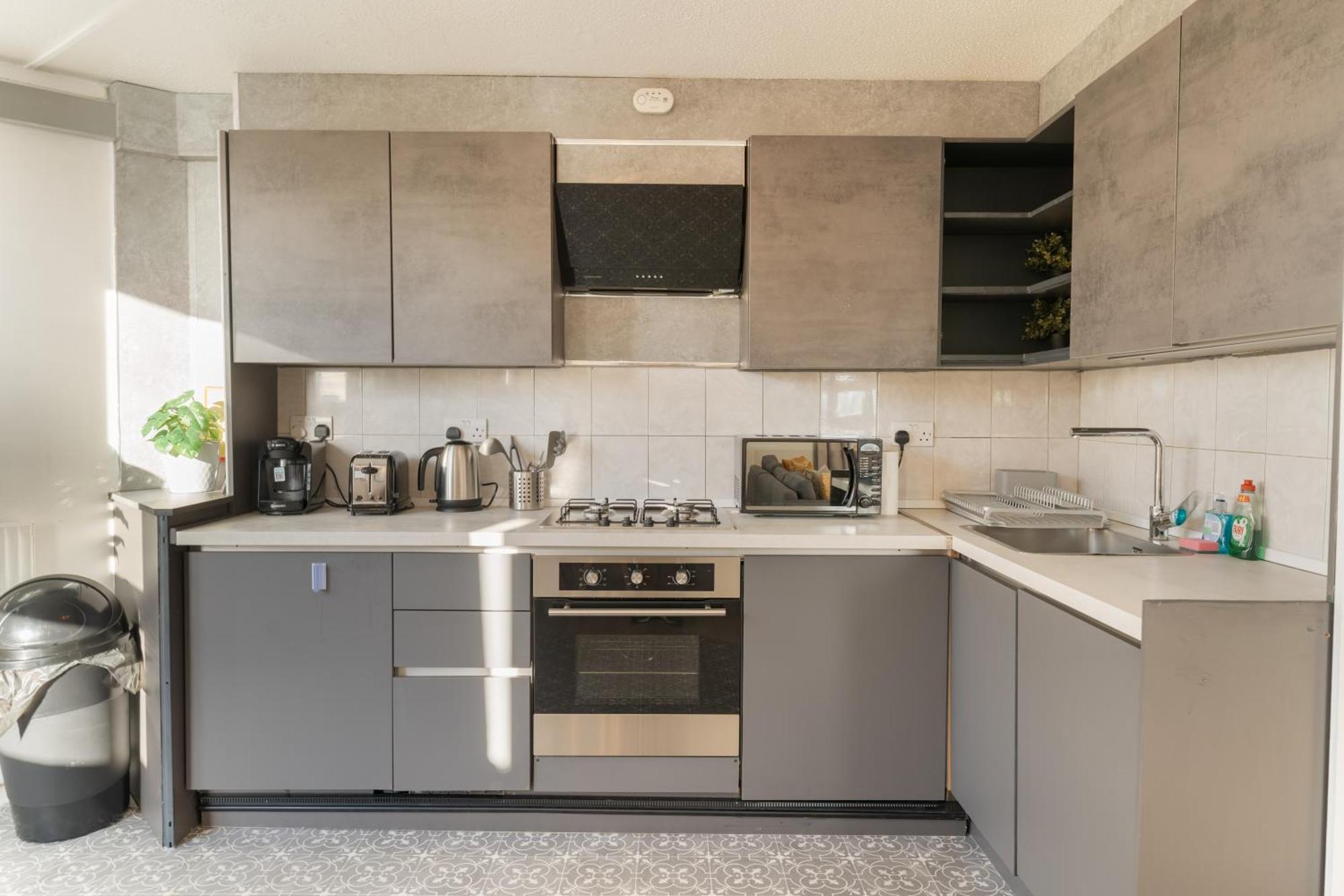 3 Bed Luxury In Chelsea, 2 King Size Bed, 1 Double Bed, Ideal For Families London