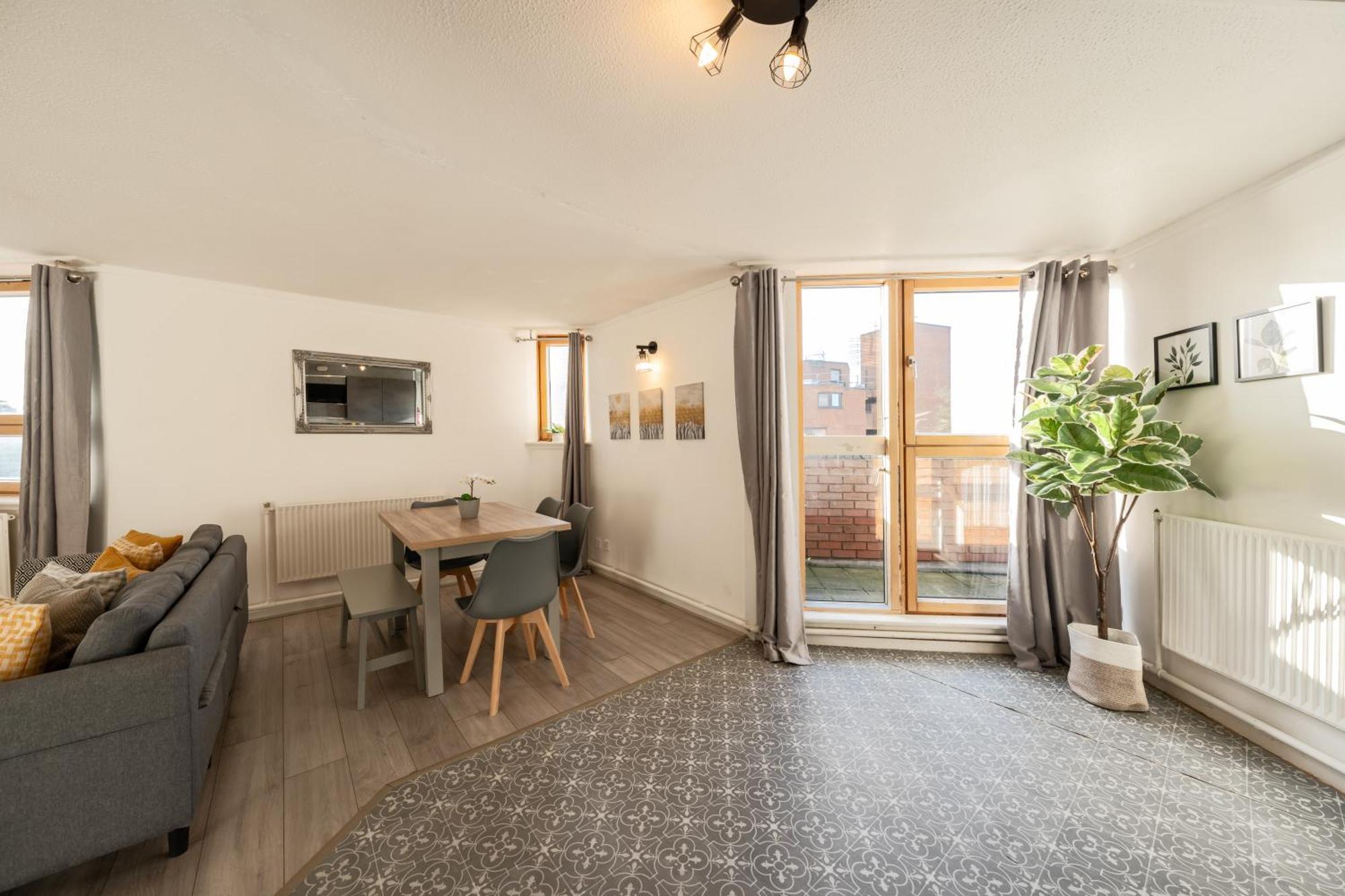3 Bed Luxury In Chelsea, 2 King Size Bed, 1 Double Bed, Ideal For Families *