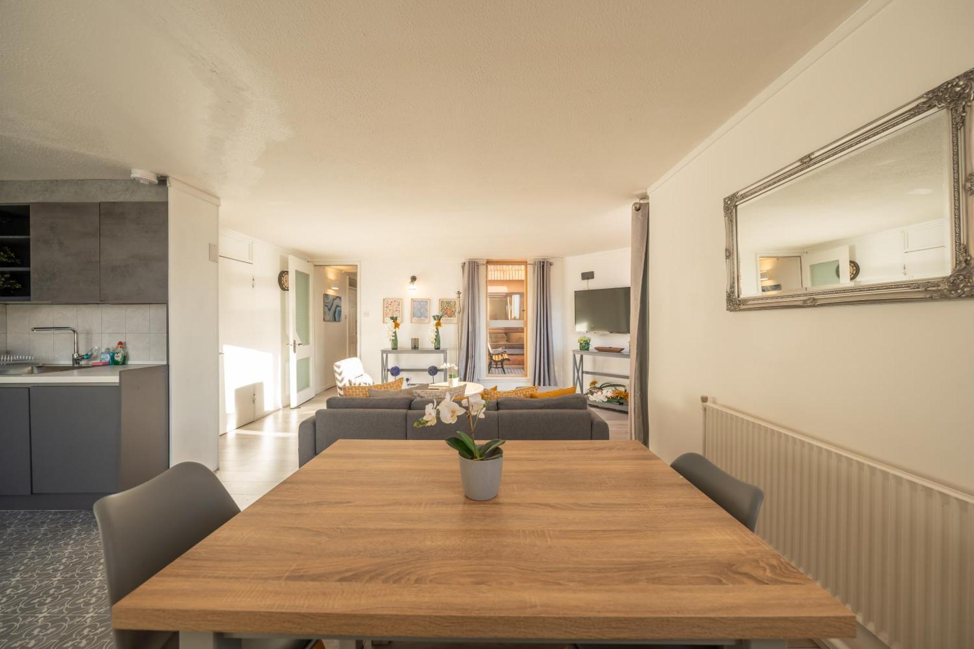 3 Bed Luxury In Chelsea, 2 King Size Bed, 1 Double Bed, Ideal For Families * London