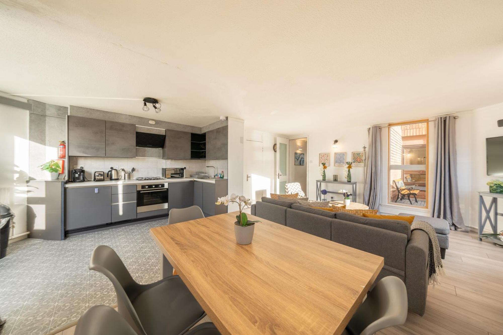 Apartment 3 Bed Luxury In Chelsea, 2 King Size Bed, 1 Double Bed, Ideal For Families London