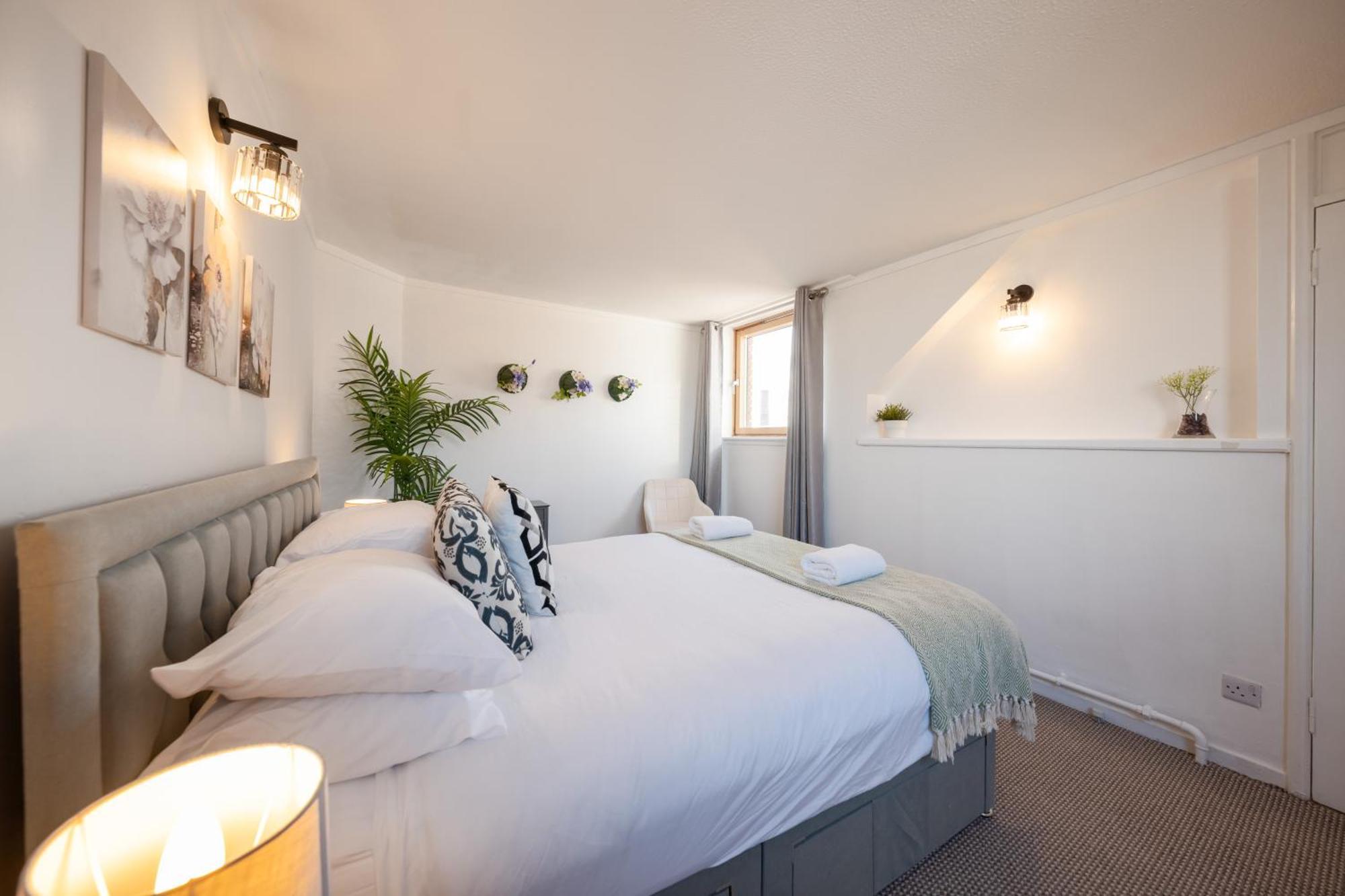 Apartment 3 Bed Luxury In Chelsea, 2 King Size Bed, 1 Double Bed, Ideal For Families *