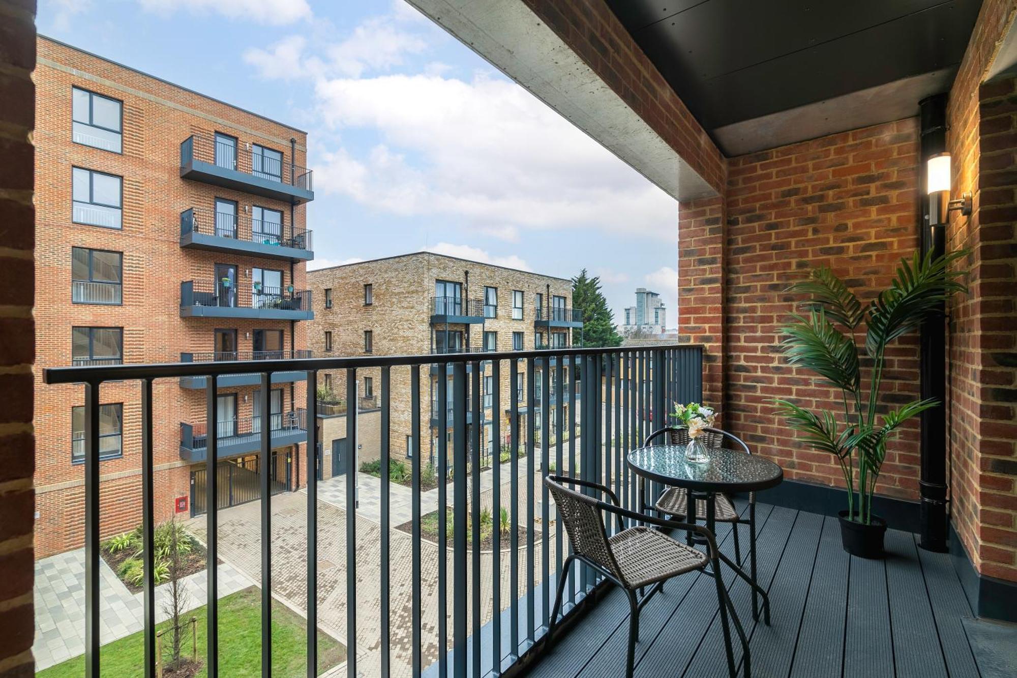 Luxury Two Bed Near The 02 Arena Holiday home London