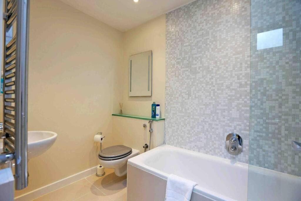 3bed Townhouse Earls Court Old Manor Holiday home *