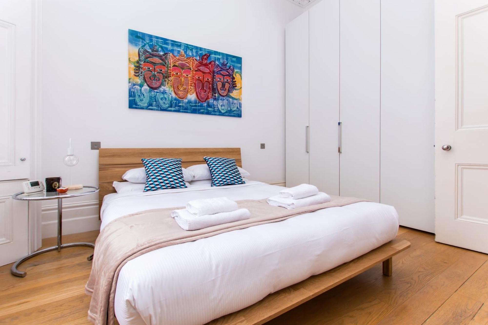 Apartment Unique Bright With Private Balcony London