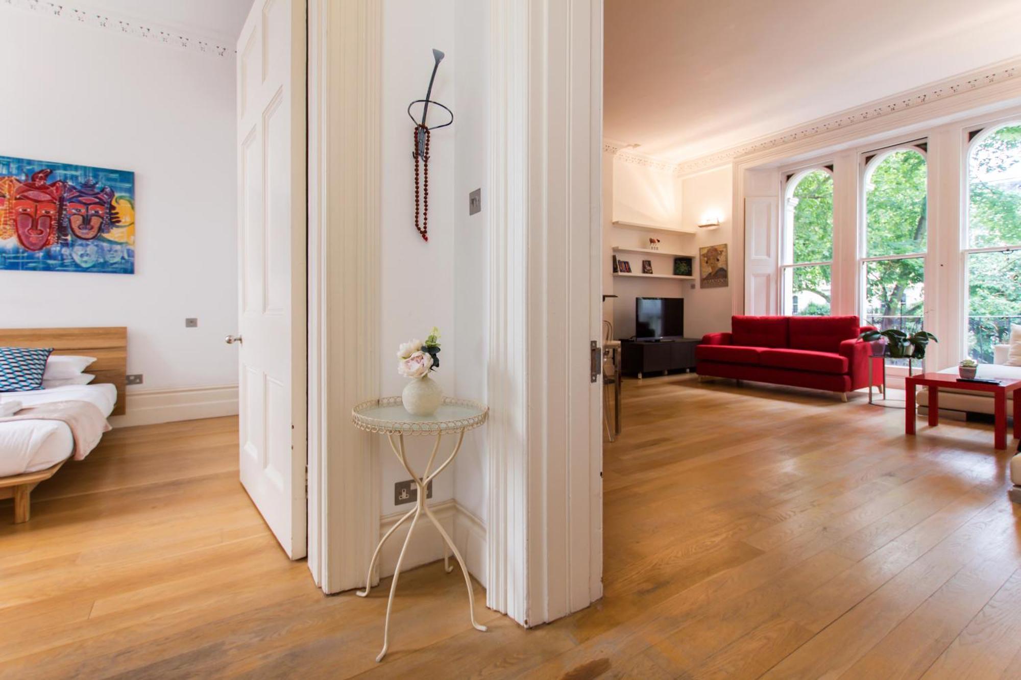 Apartment Unique Bright With Private Balcony