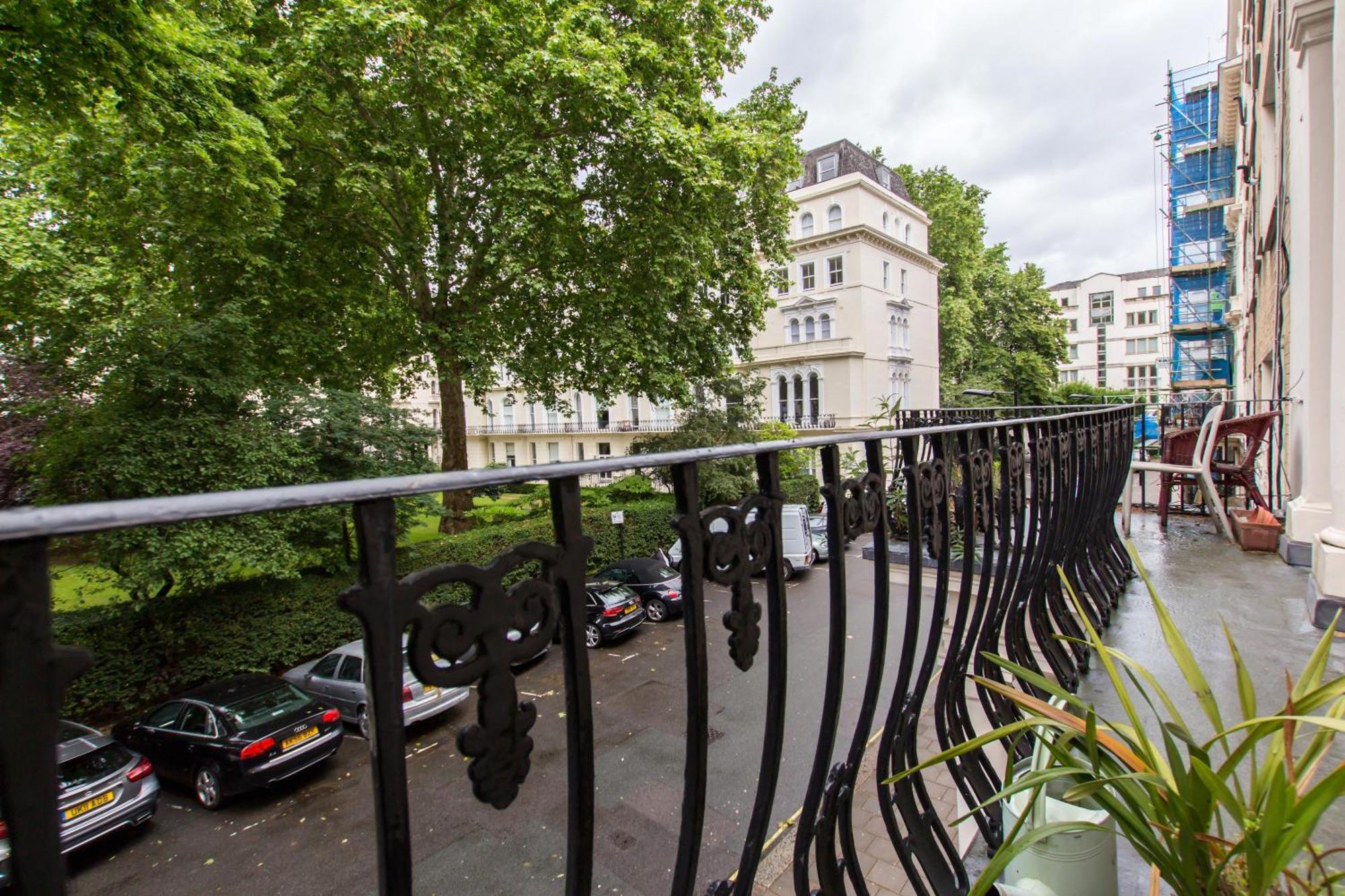 Apartment Unique Bright With Private Balcony *