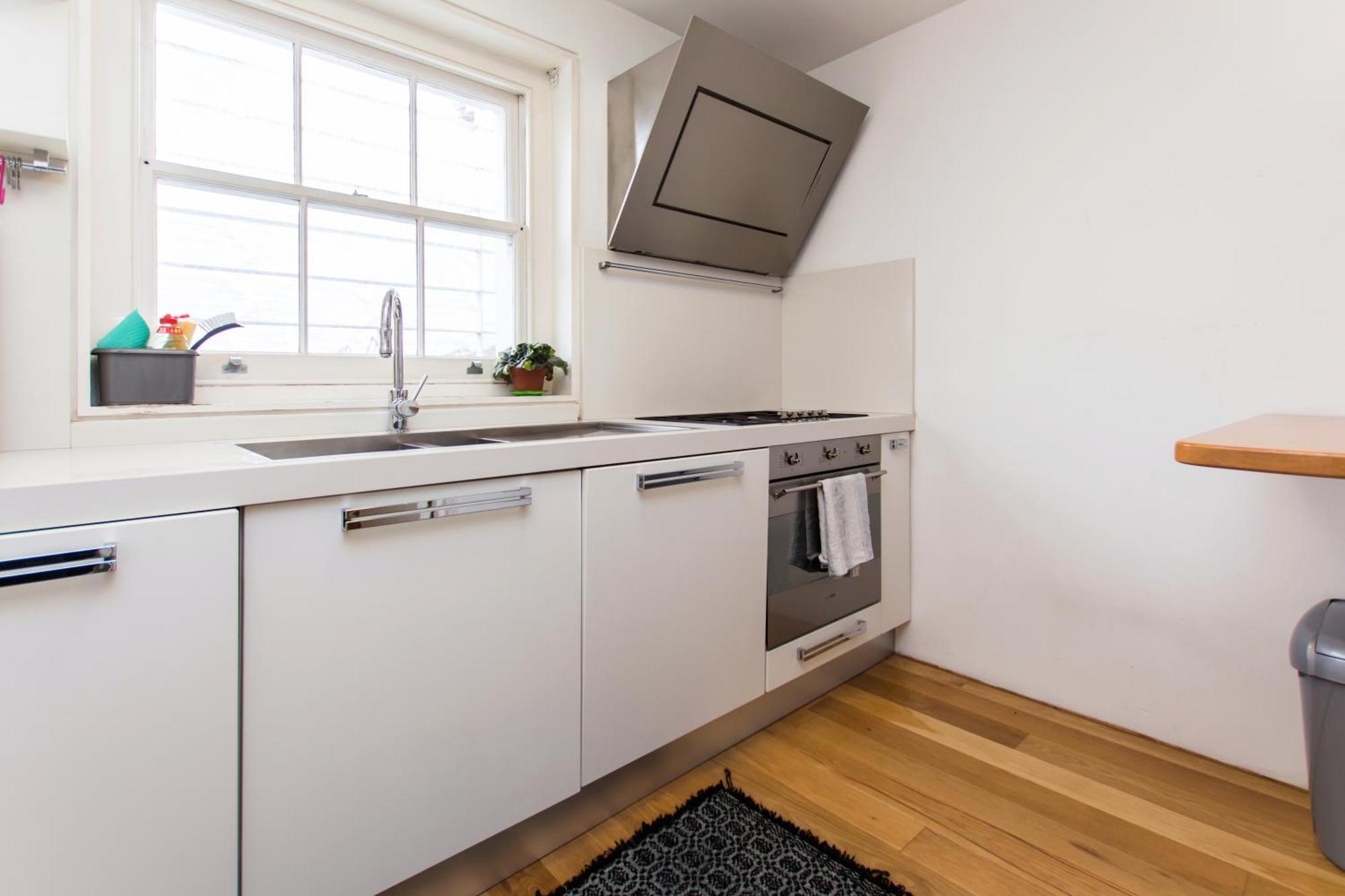 Apartment Unique Bright With Private Balcony London