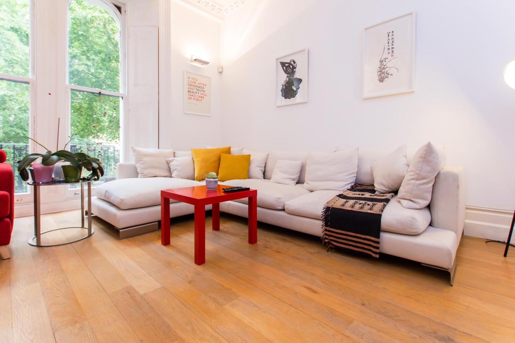 Apartment Unique Bright With Private Balcony London