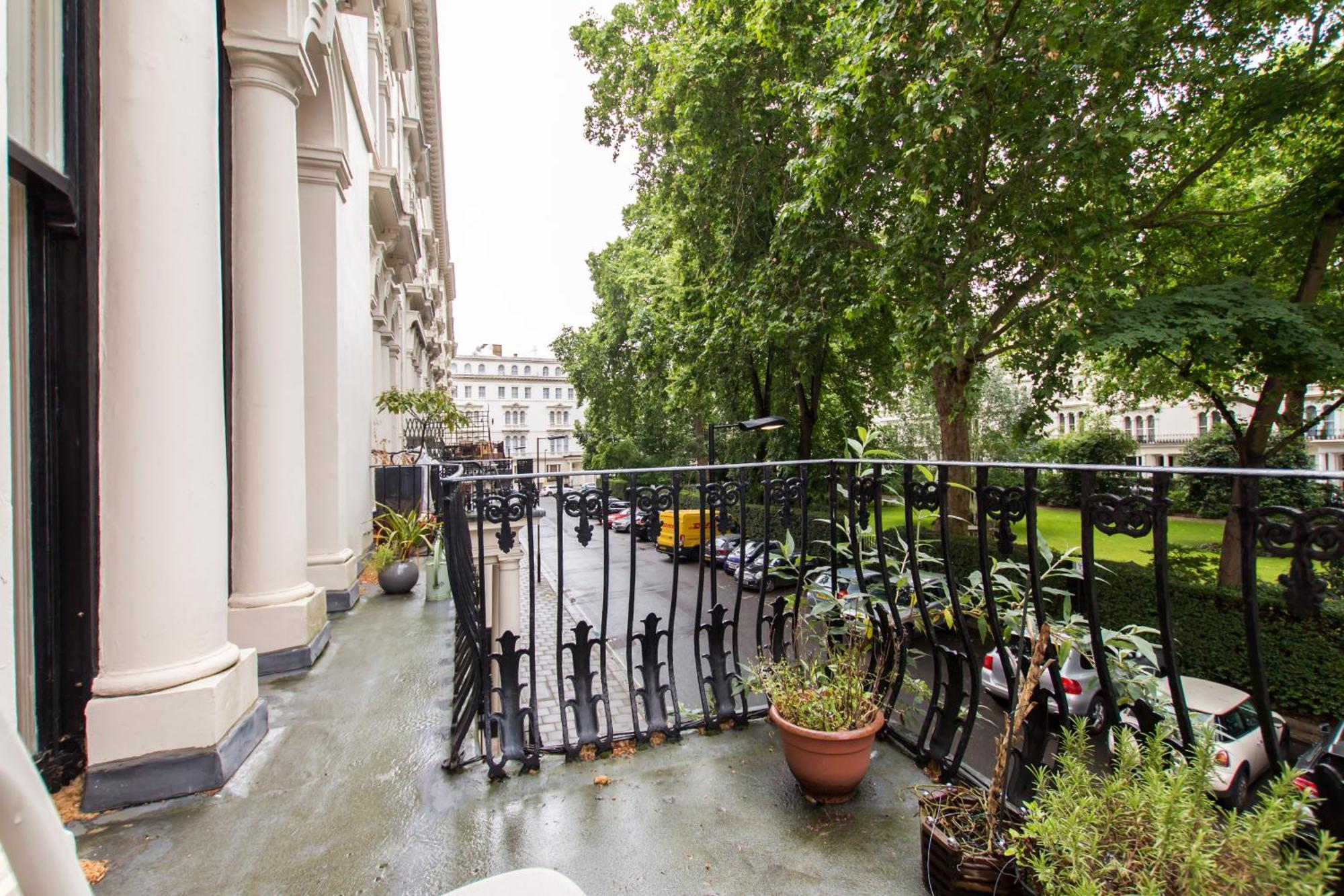 Unique Bright With Private Balcony * London
