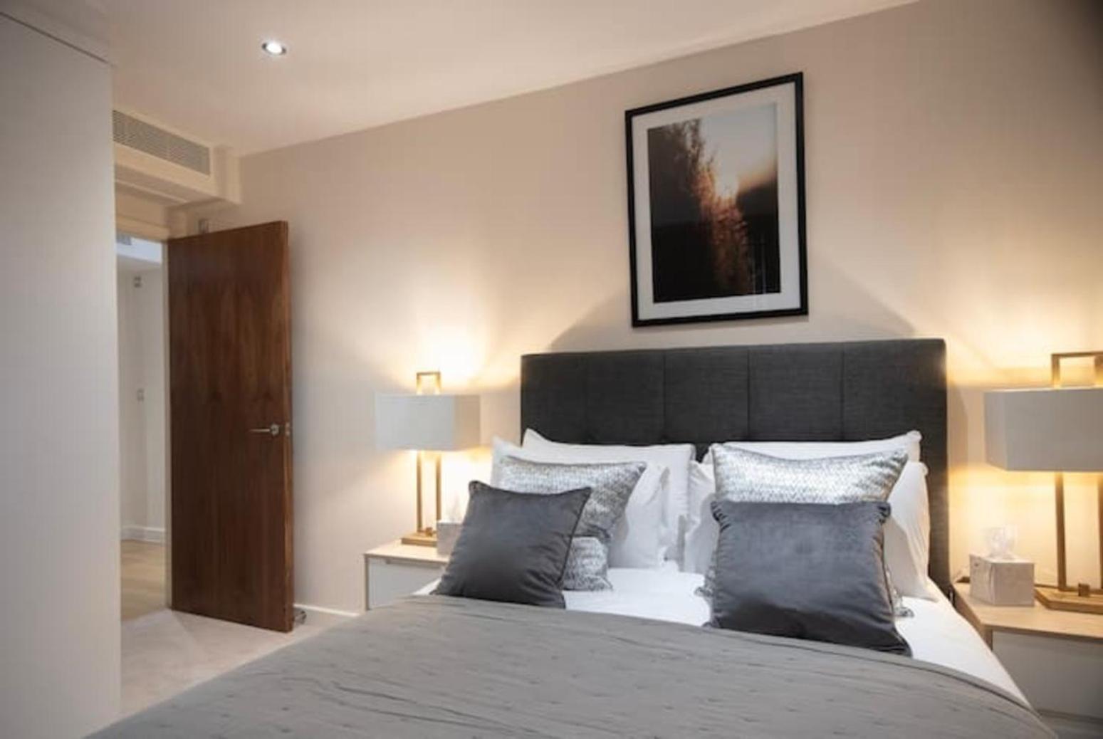 Westminster Two Bed One Bath Sleeps 5 Appartement