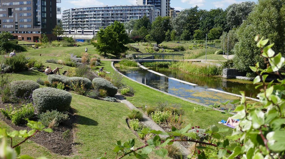 Entire Near Canary Wharf