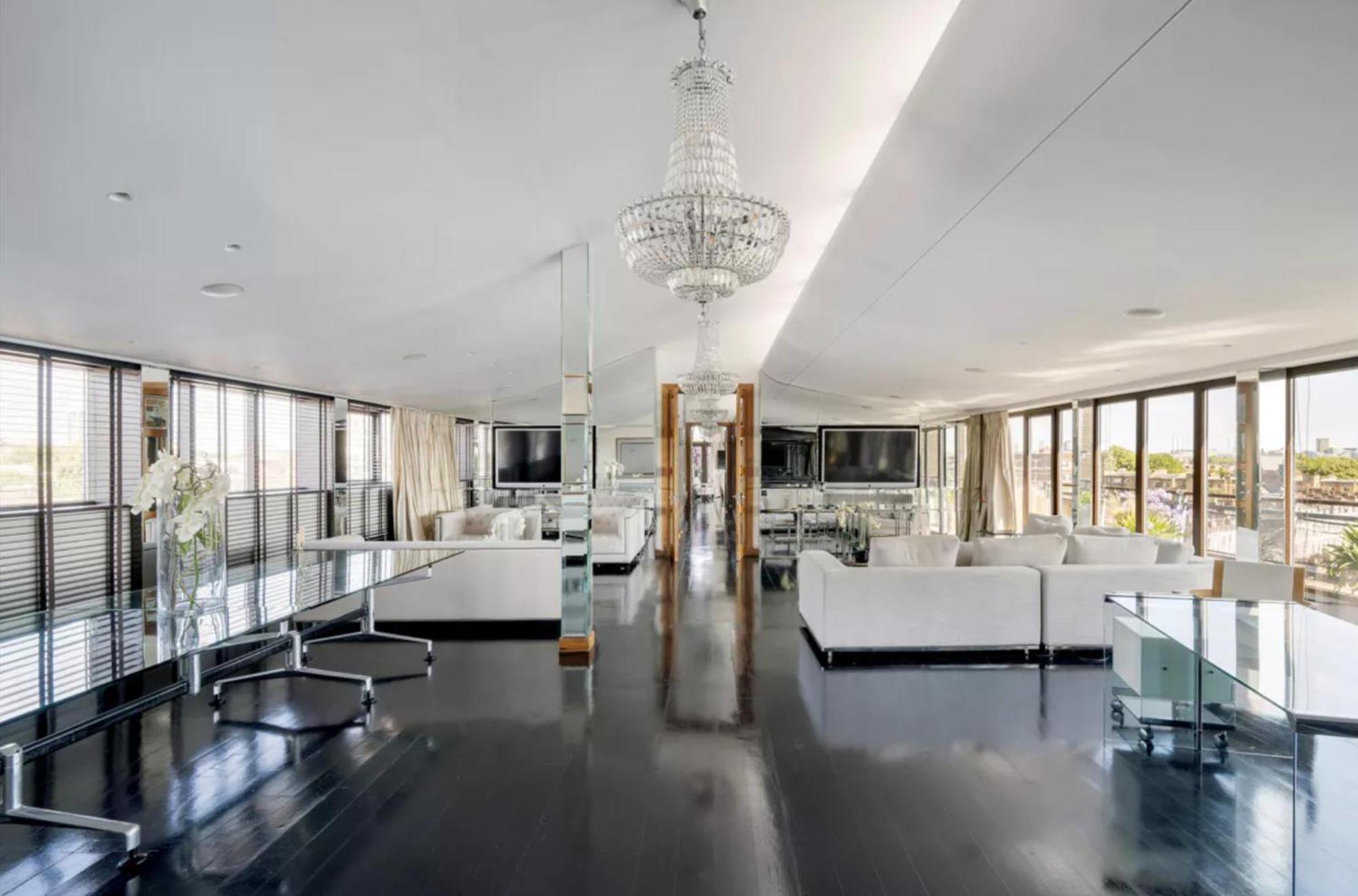 Three Bedroom Penthouse In Harrington Road London