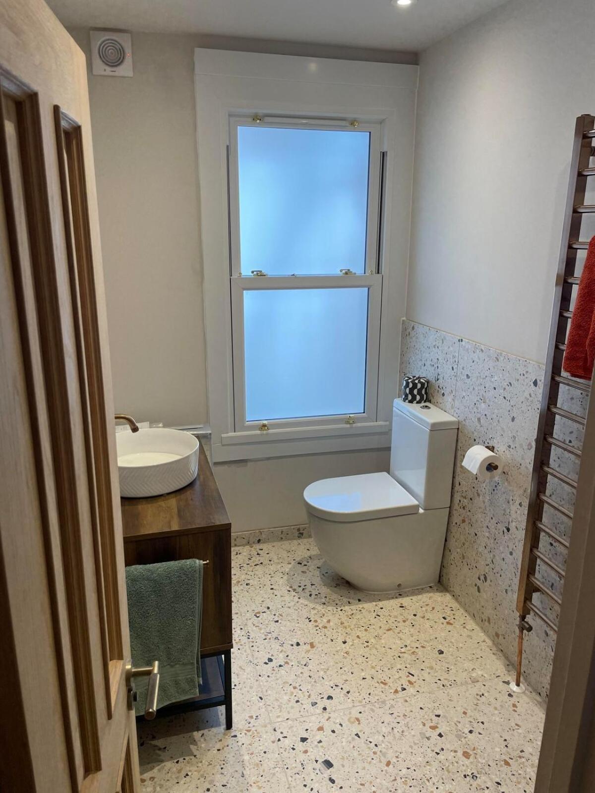 Newly Refurbed House, Barons Court Holiday home