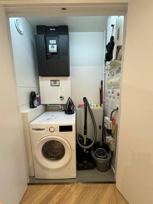 Luxury 2 Bed And 2 Bath Flat With Air Condition London