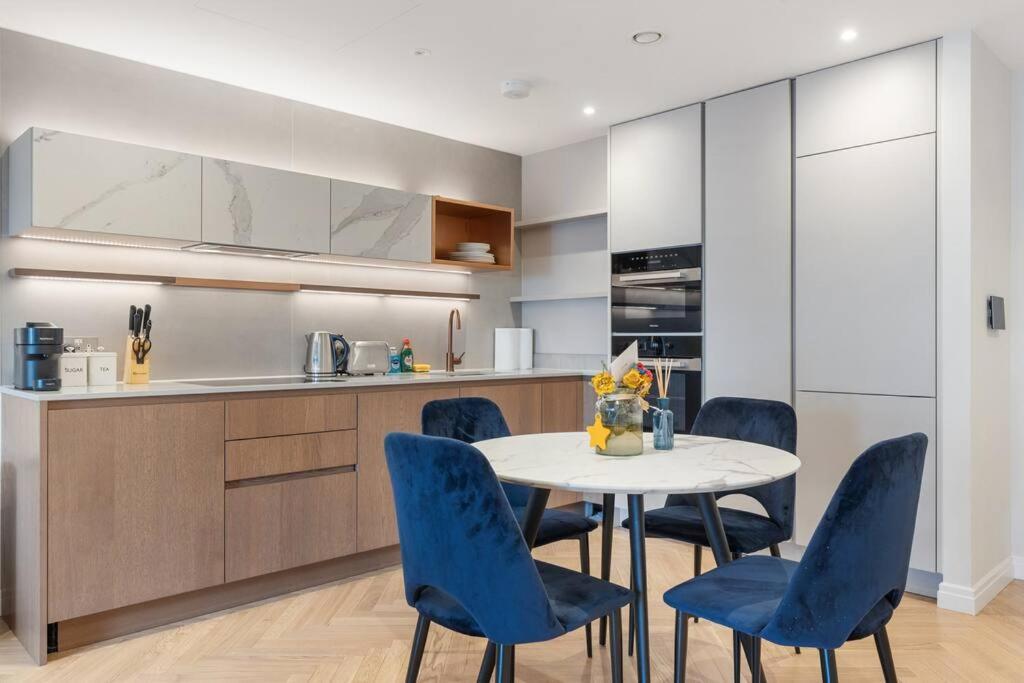 Apartment Luxury 2 Bed And 2 Bath Flat With Air Condition London