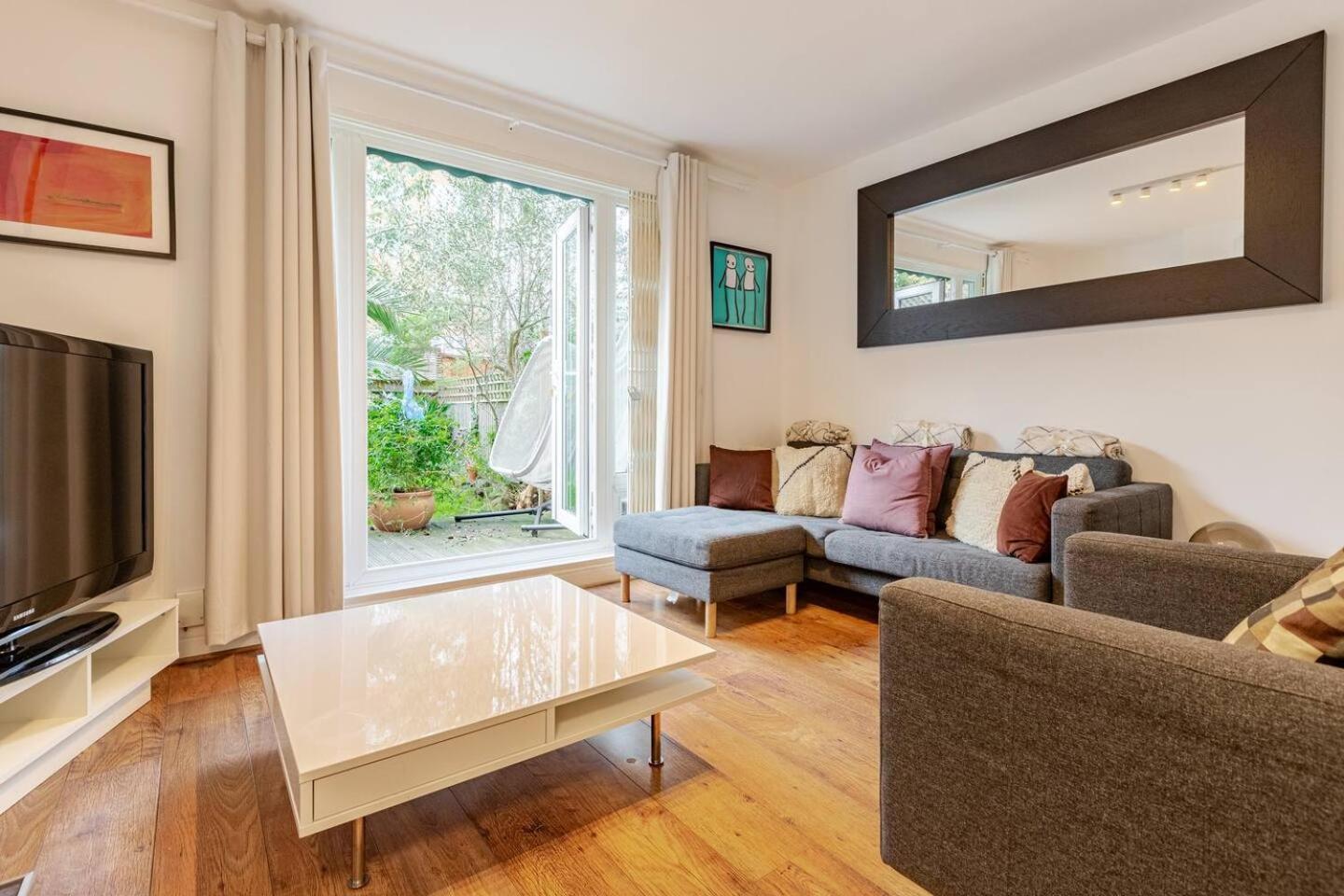 Charming 2-bed Garden Flat Apartment *