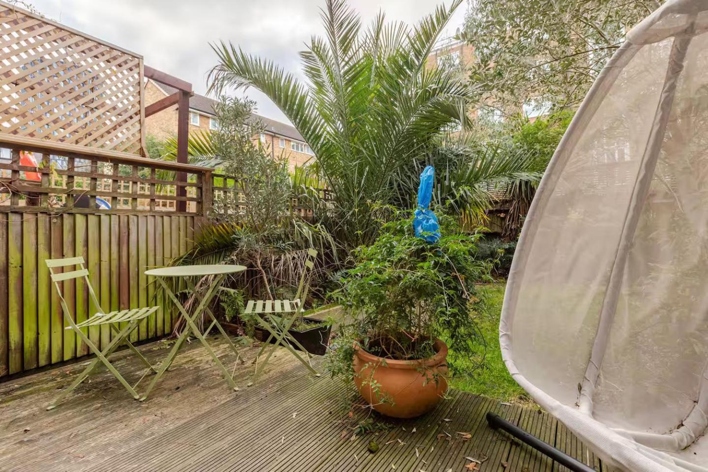 Apartment Charming 2-bed Garden Flat *