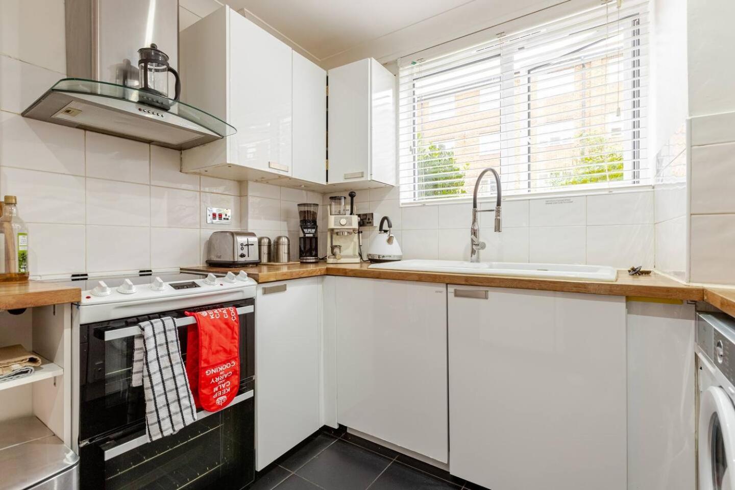 Charming 2-bed Garden Flat * London